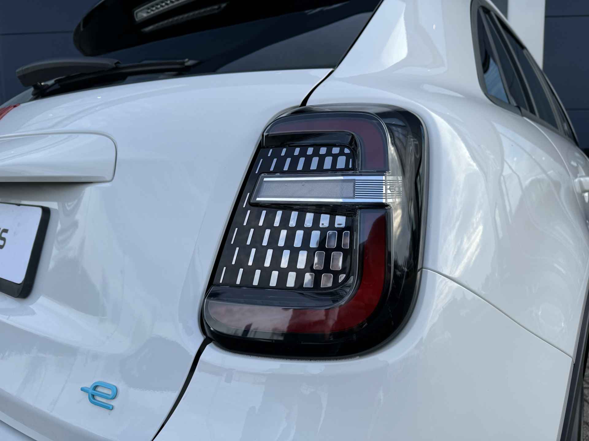 Fiat 600E RED 54 kWh | Sensoren achter | Cruise Control | Climate | Carplay - 15/40