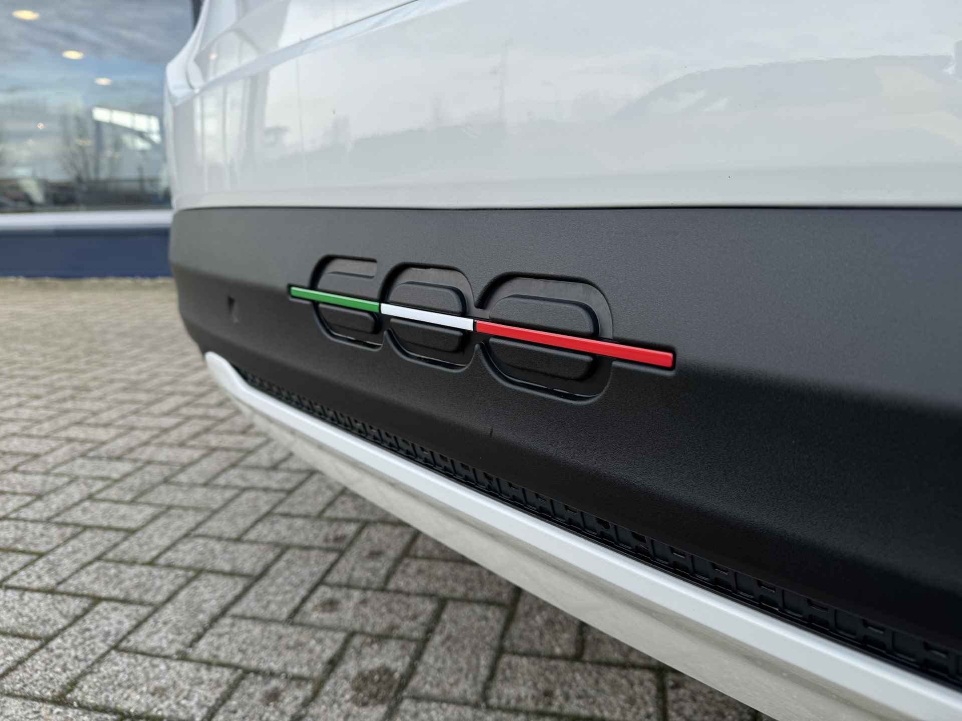 Fiat 600E RED 54 kWh | Sensoren achter | Cruise Control | Climate | Carplay - 18/40