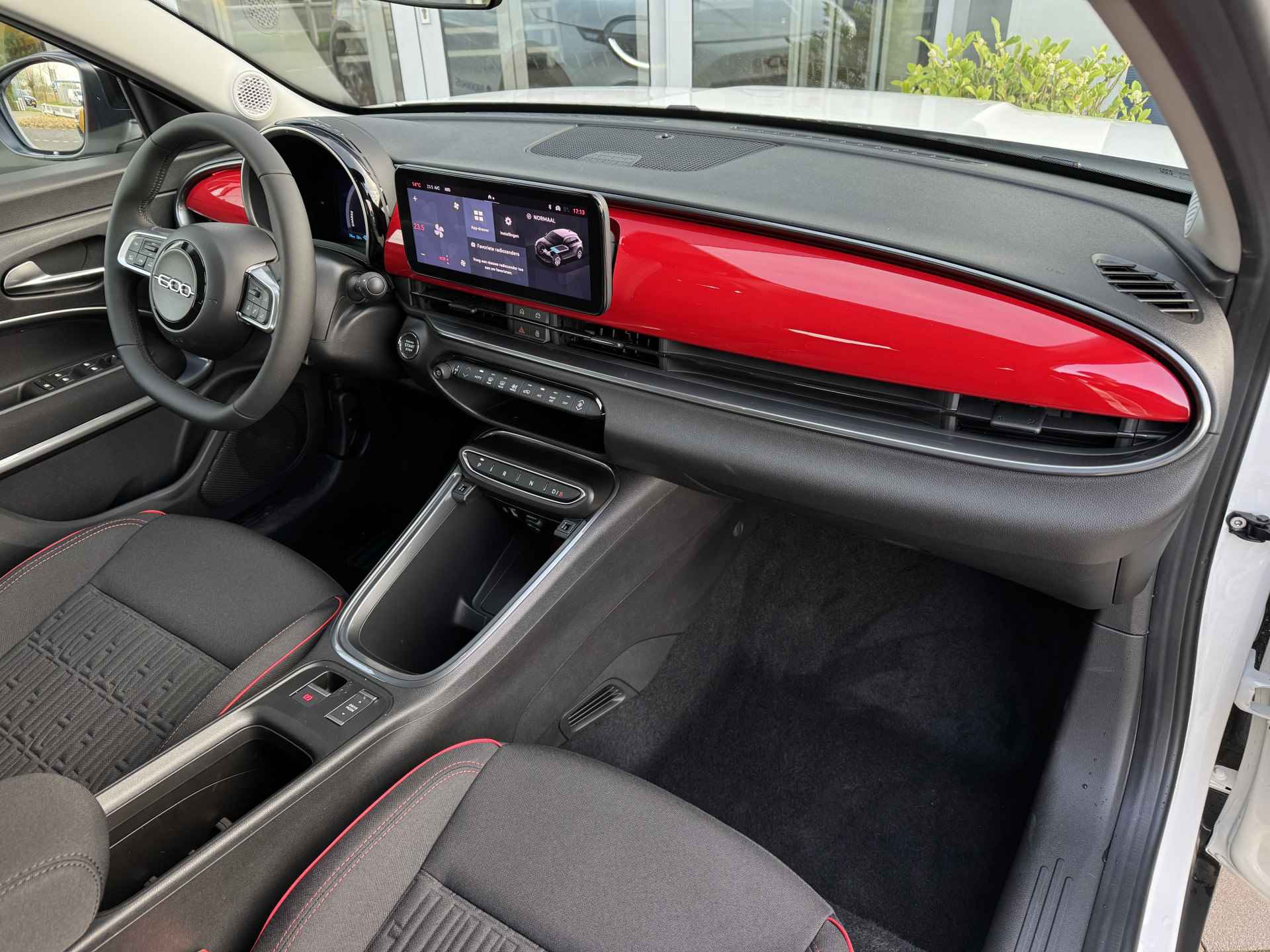 Fiat 600E RED 54 kWh | Sensoren achter | Cruise Control | Climate | Carplay - 24/40