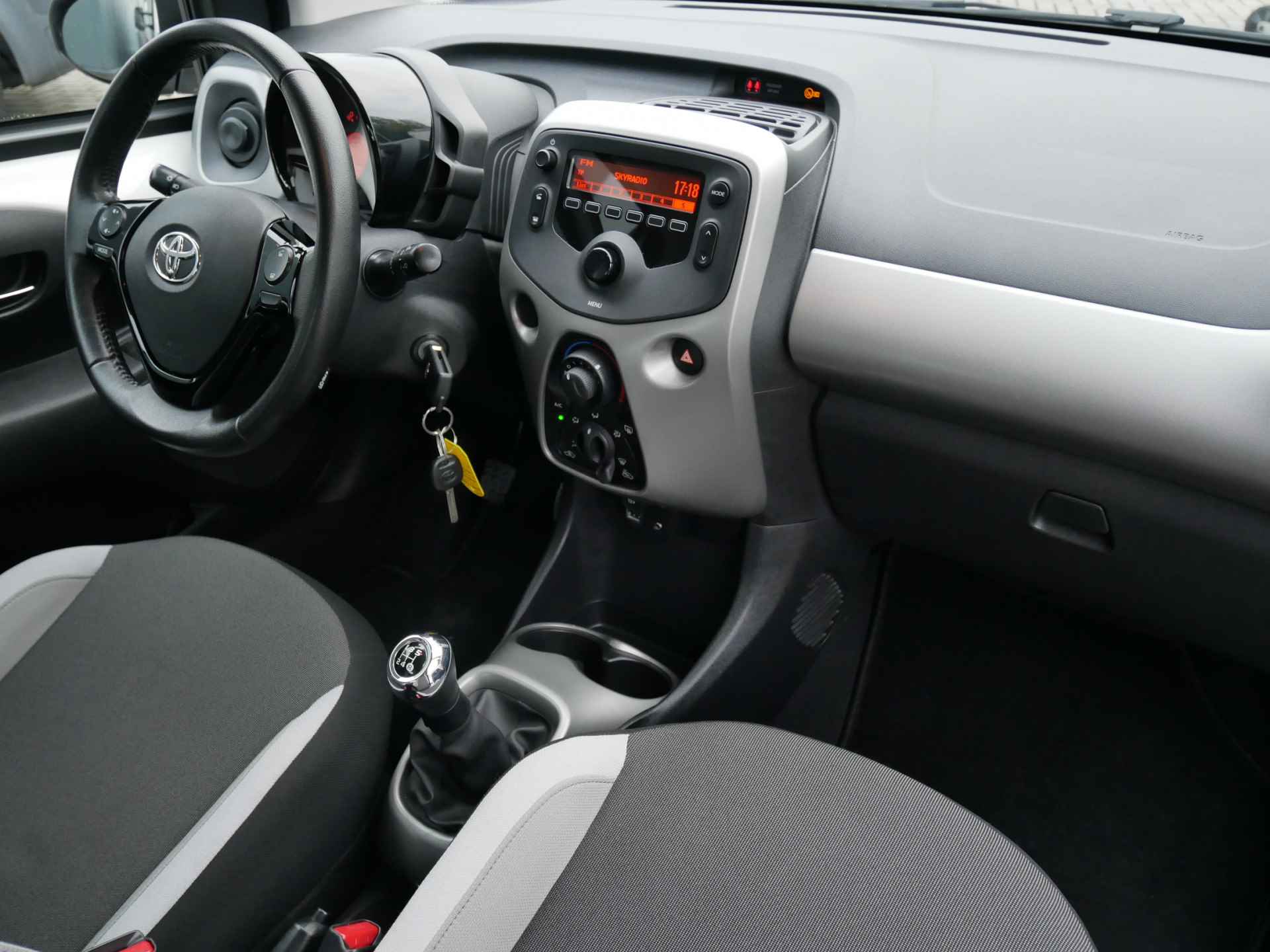 Toyota Aygo 1.0 VVT-i x-fun Airco, Elekt Pakket, 5-DRS! - 5/17