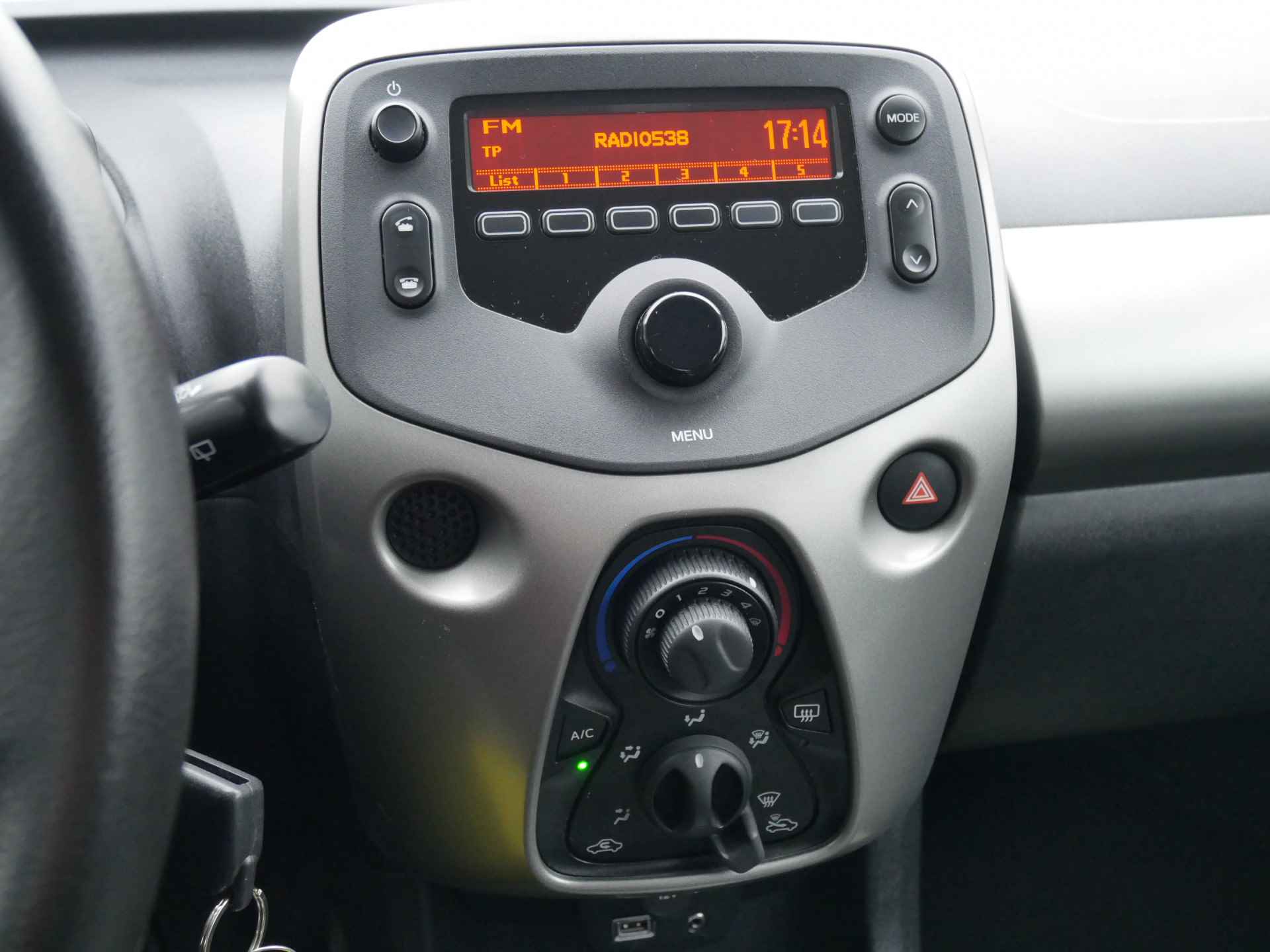 Toyota Aygo 1.0 VVT-i x-fun Airco, Elekt Pakket, 5-DRS! - 7/17