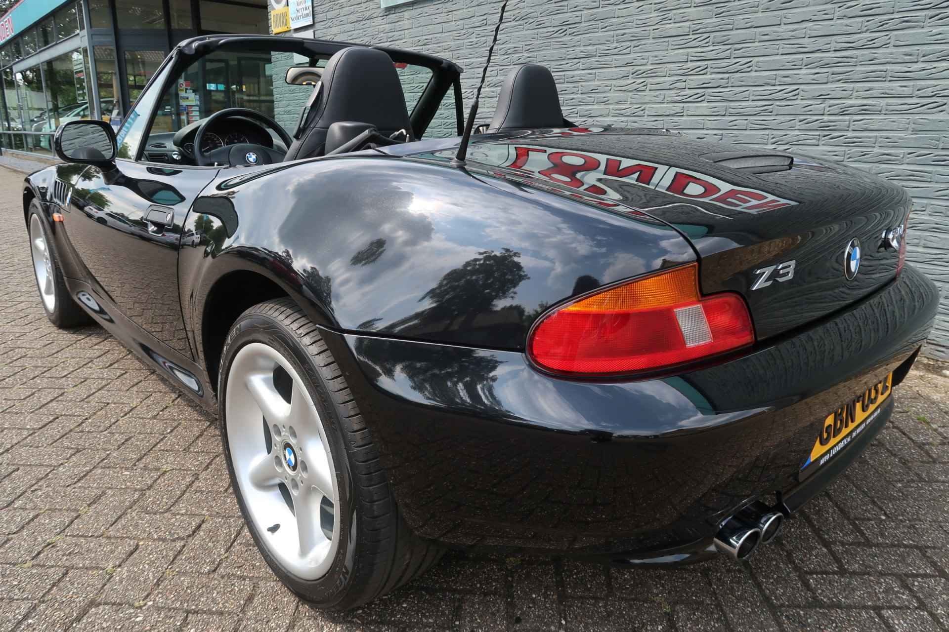 BMW Z3 Roadster 3.0i Altijd binnen gestaan in garage Tenerife originele km stand  Eerste eigenaar onderhouds historie met rekeningen aanwezig - 15/42