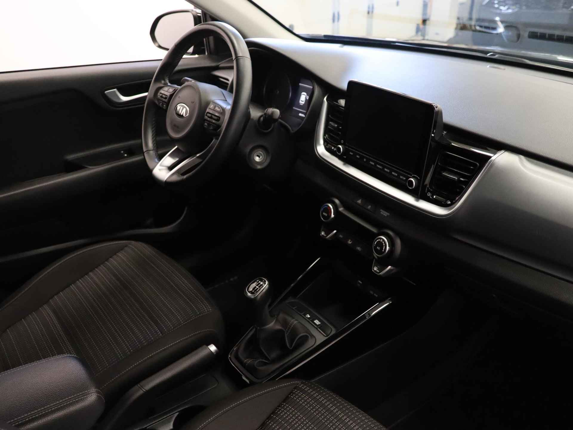 Kia Stonic 1.0 T-GDi MHEV DynamicLine | Navigatie | Camera | Climate control | Apple Carplay / Android Auto | Cruise control | - 15/37