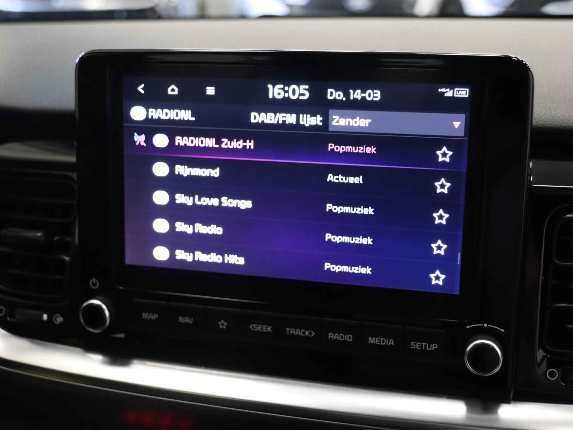 Kia Stonic 1.0 T-GDi MHEV DynamicLine | Navigatie | Camera | Climate control | Apple Carplay / Android Auto | Cruise control | - 28/37