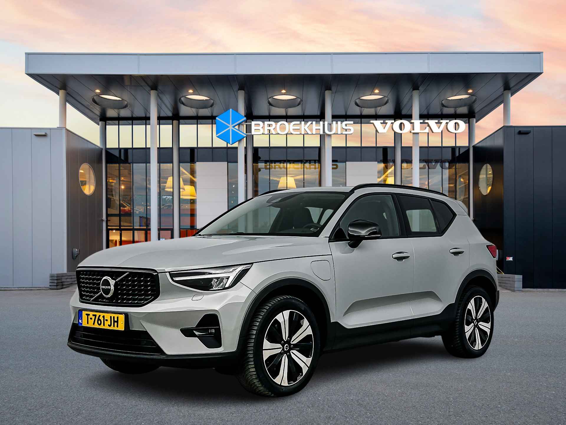 Volvo XC40 T5 Plug-in hybrid Ultimate Dark | Leder | Panoramadak | Harman Kardon | Elektrische stoelen | Stoel/stuuverwarming | Adaptieve c