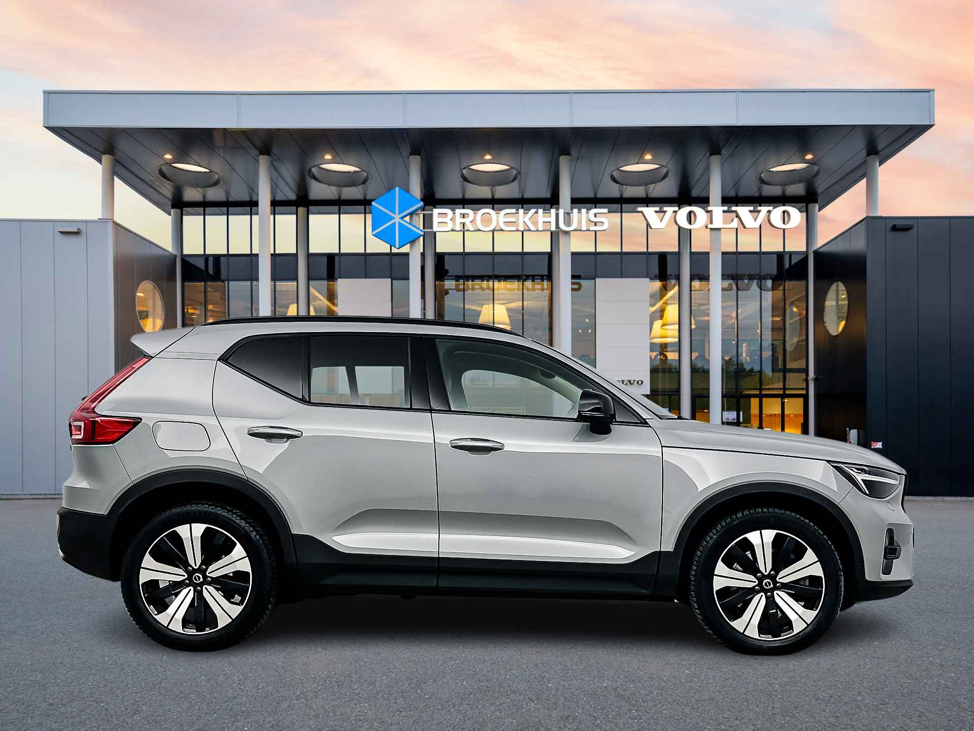 Volvo XC40 T5 Plug-in hybrid Ultimate Dark | Leder | Panoramadak | Harman Kardon | Elektrische stoelen | Stoel/stuuverwarming | Adaptieve c - 8/32