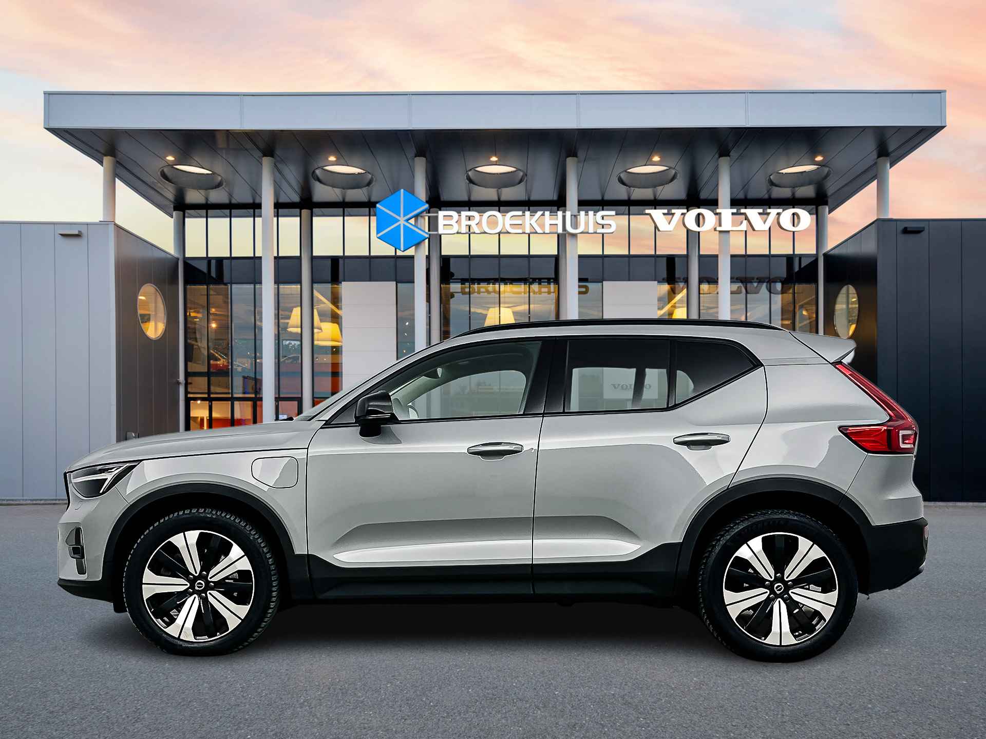 Volvo XC40 T5 Plug-in hybrid Ultimate Dark | Leder | Panoramadak | Harman Kardon | Elektrische stoelen | Stoel/stuuverwarming | Adaptieve c - 9/32