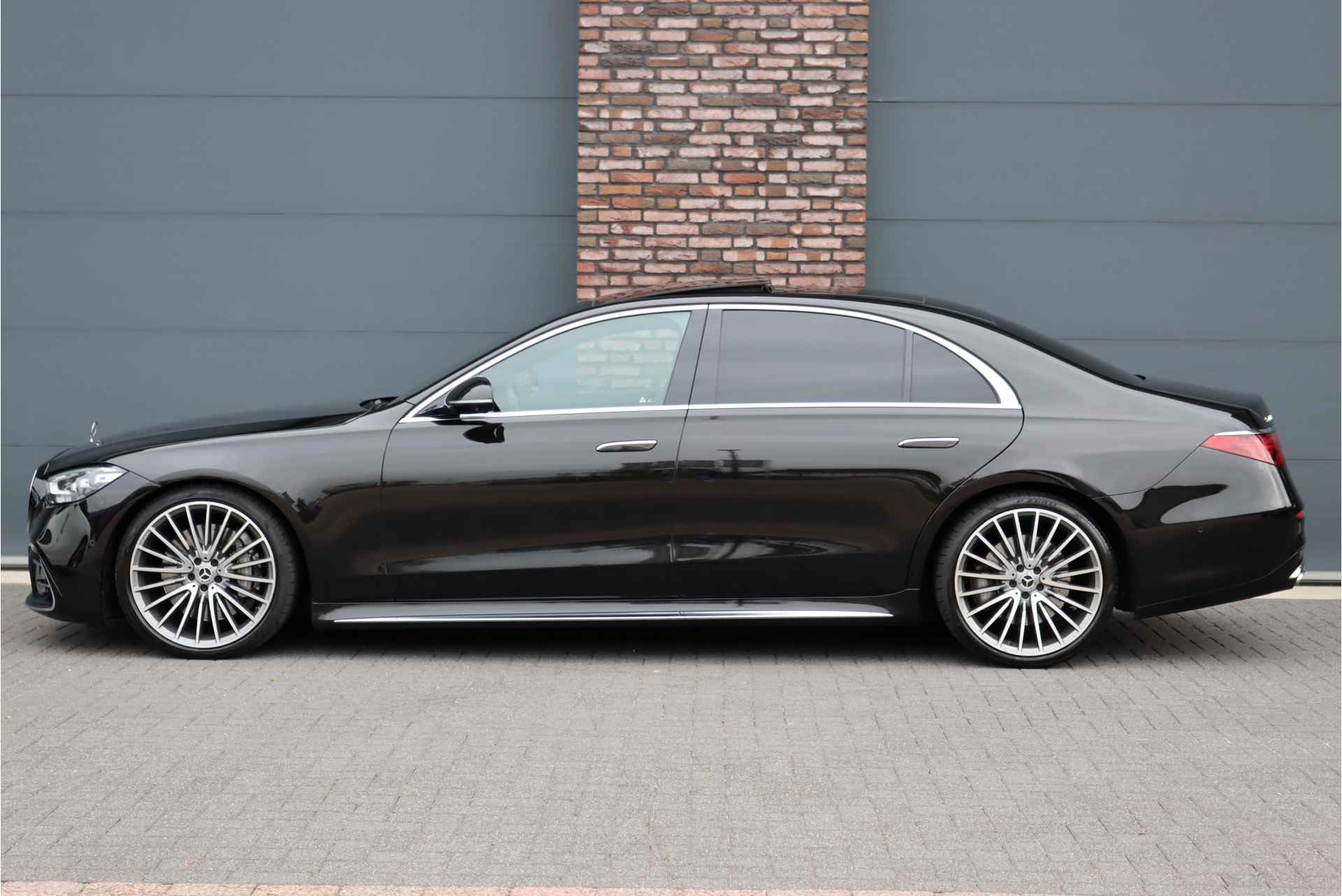 Mercedes-Benz S-Klasse 400d 4MATIC Lang AMG Line Aut9 | Airmatic | Achterasbesturing | Distronic+ | MBUX Tablet | 3D-Display | Stoelverwarming-/ventilatie | Burmester | Digital Light | Massage | Rijassistentiepakket+ | - 10/53