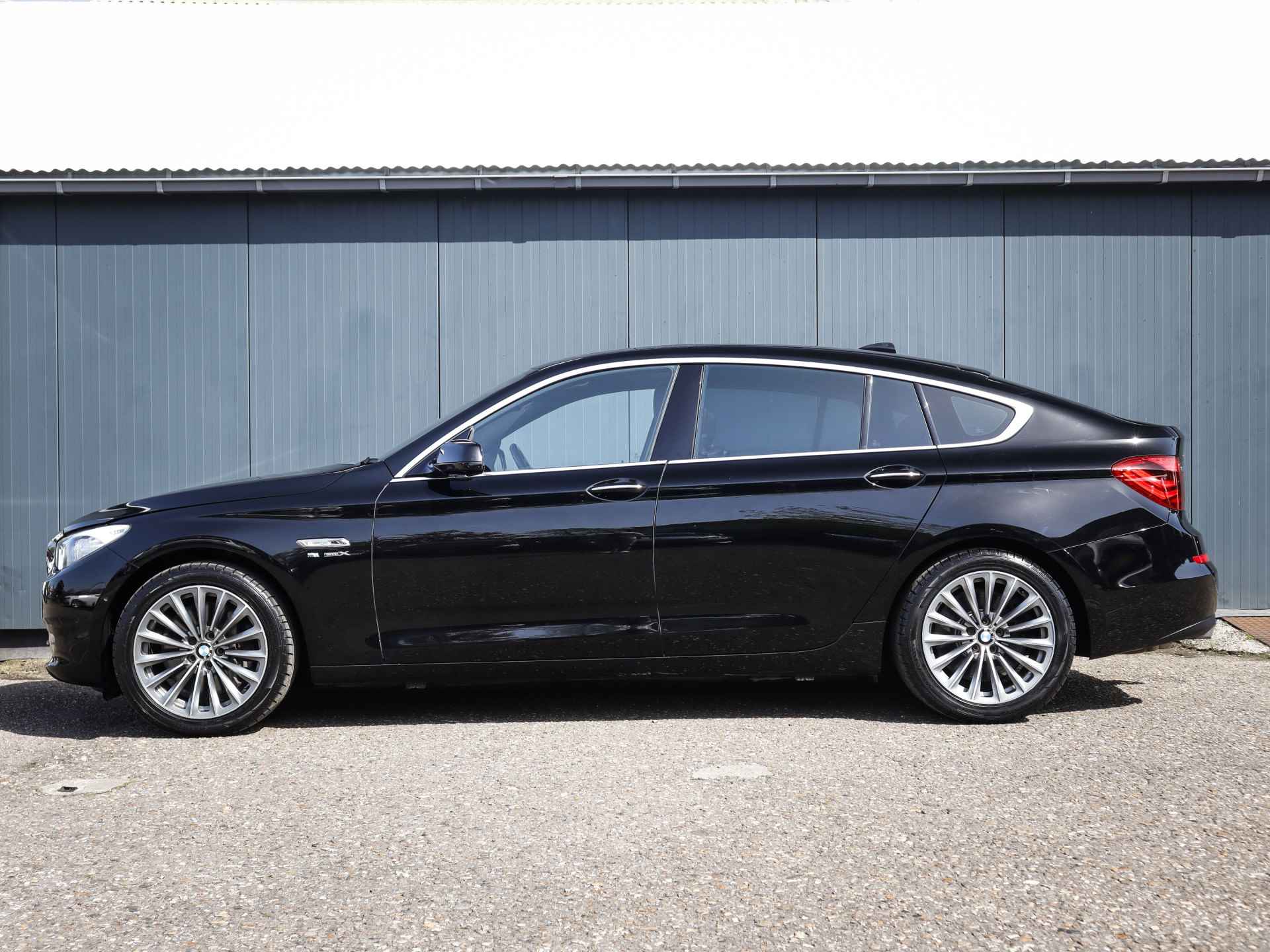 BMW 5 Serie Gran Turismo 550XI, High Executive (408 PK) Keurig-Onderh, 12-Mnd-Bovag, NL-Auto, Panoramadak, Leer, Keyless-Entry, Panoramisch-Schuifkanteldak,, Head-Up, Adaptieve-Cruisecontrol, Rondom-Camera, Privacy-Glas - 25/44