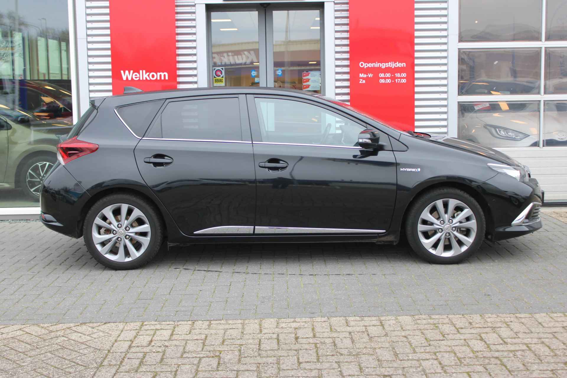 Toyota Auris 1.8 Hybrid Executive met trekhaak - 4/48