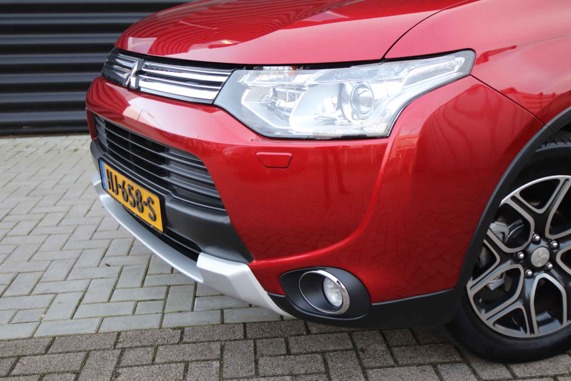 Mitsubishi Outlander 2.0 PHEV Limited Edition X-Line Schuif-/kanteldak, Trekhaak, Navigatie - 16/75