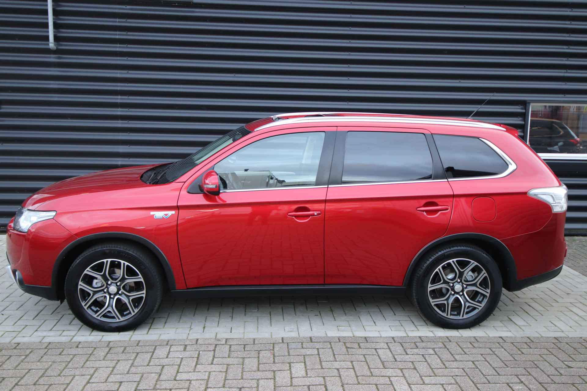 Mitsubishi Outlander 2.0 PHEV Limited Edition X-Line Schuif-/kanteldak, Trekhaak, Navigatie - 17/75