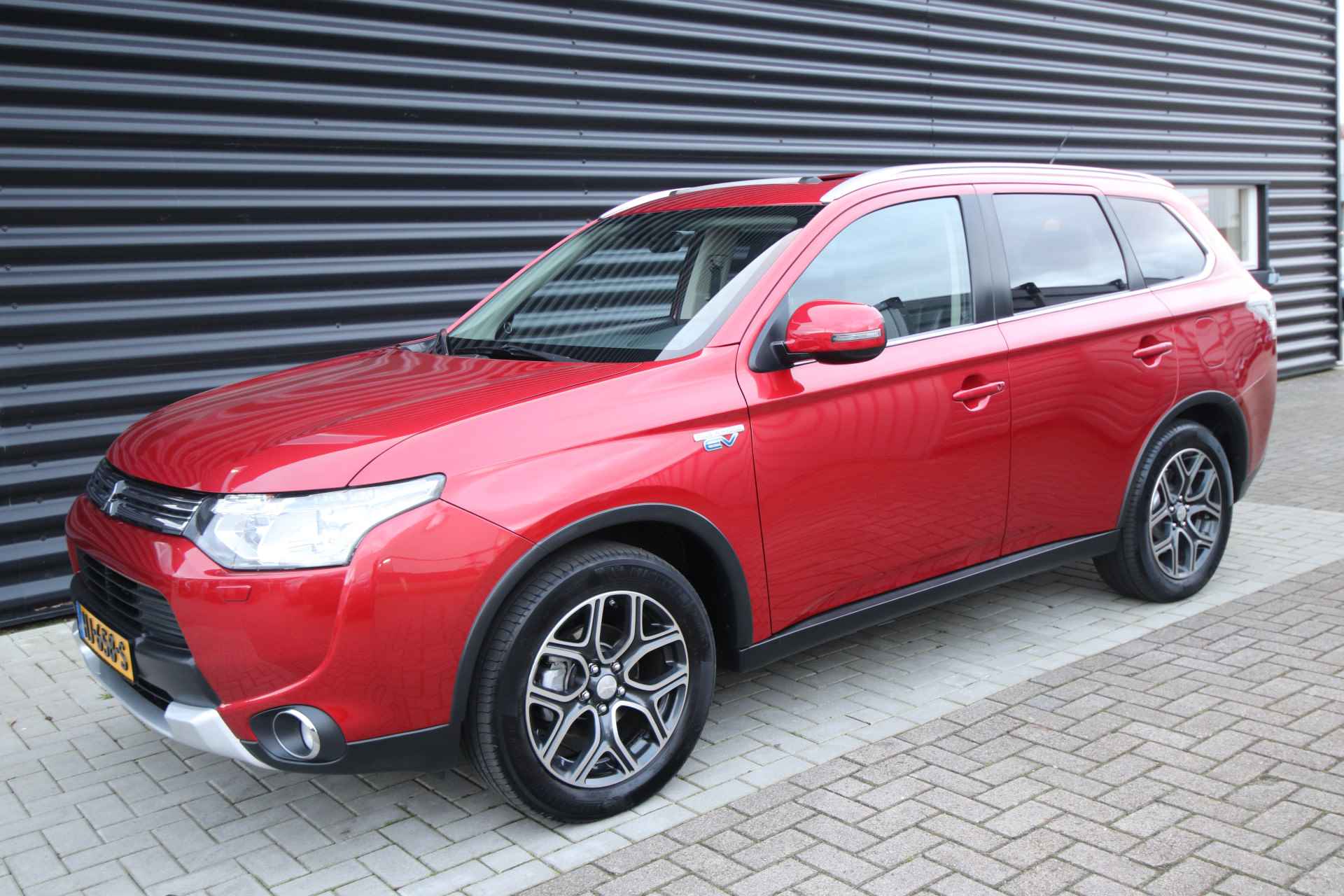 Mitsubishi Outlander 2.0 PHEV Limited Edition X-Line Schuif-/kanteldak, Trekhaak, Navigatie - 18/75