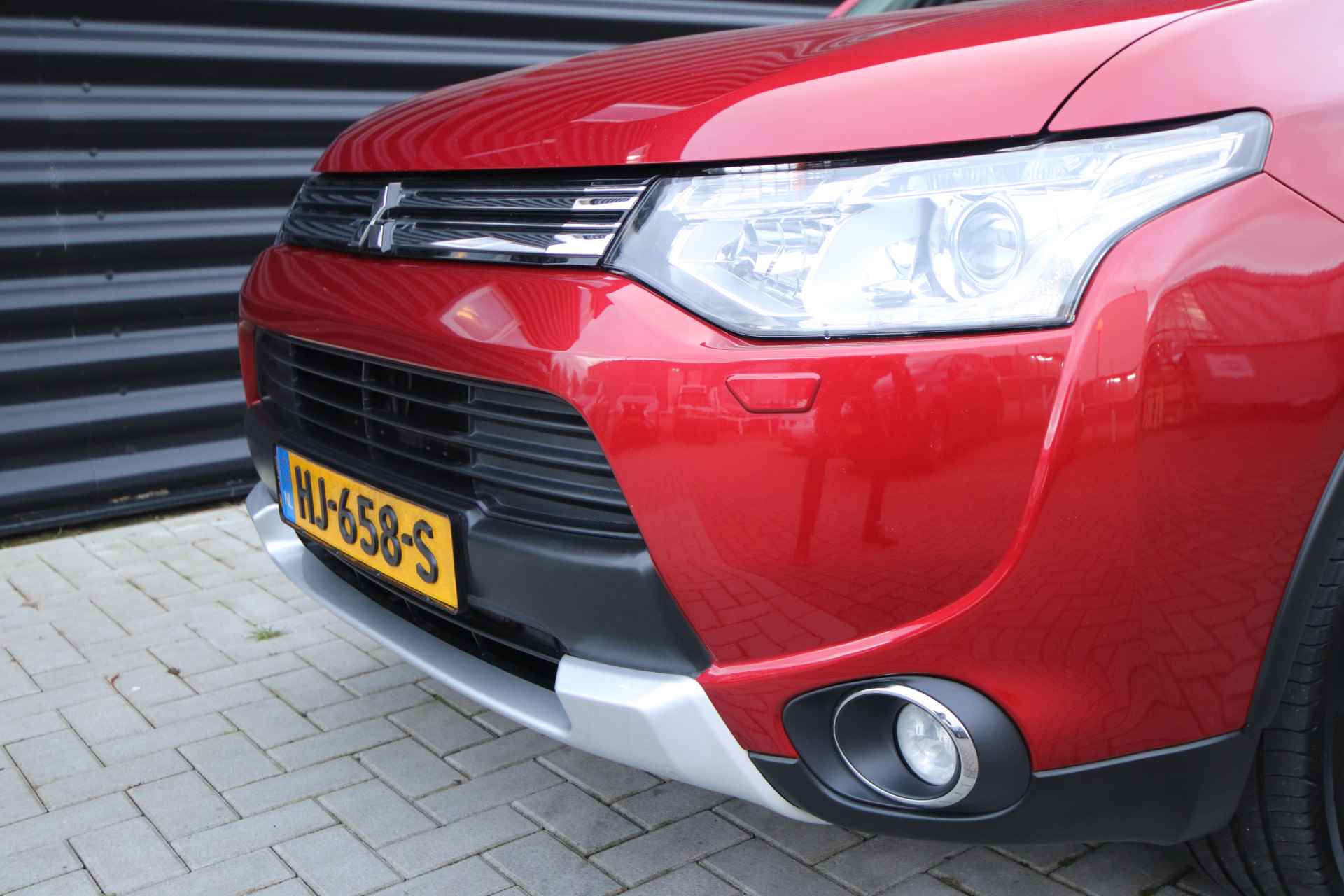 Mitsubishi Outlander 2.0 PHEV Limited Edition X-Line Schuif-/kanteldak, Trekhaak, Navigatie - 19/75