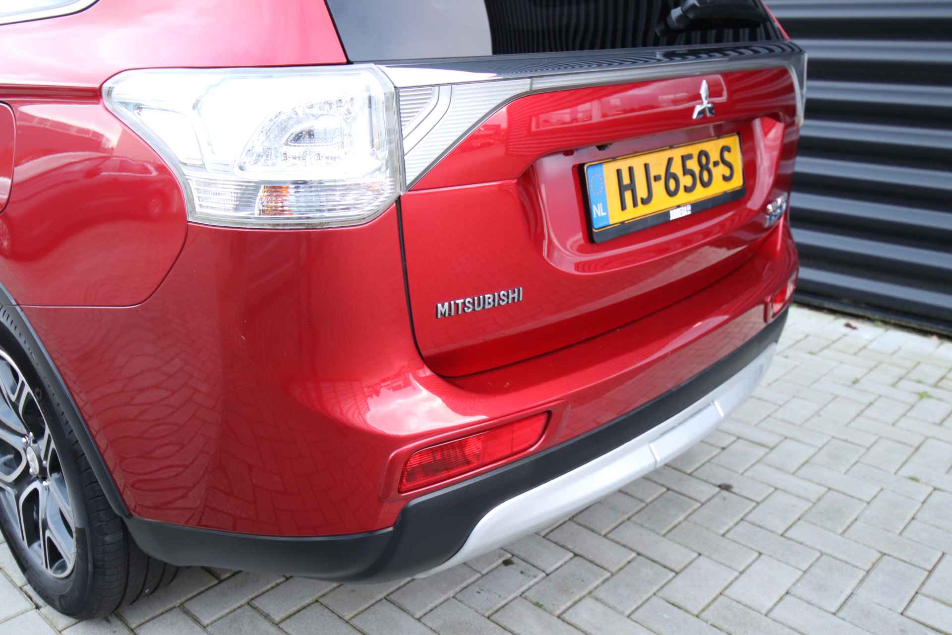 Mitsubishi Outlander 2.0 PHEV Limited Edition X-Line Schuif-/kanteldak, Trekhaak, Navigatie - 30/75