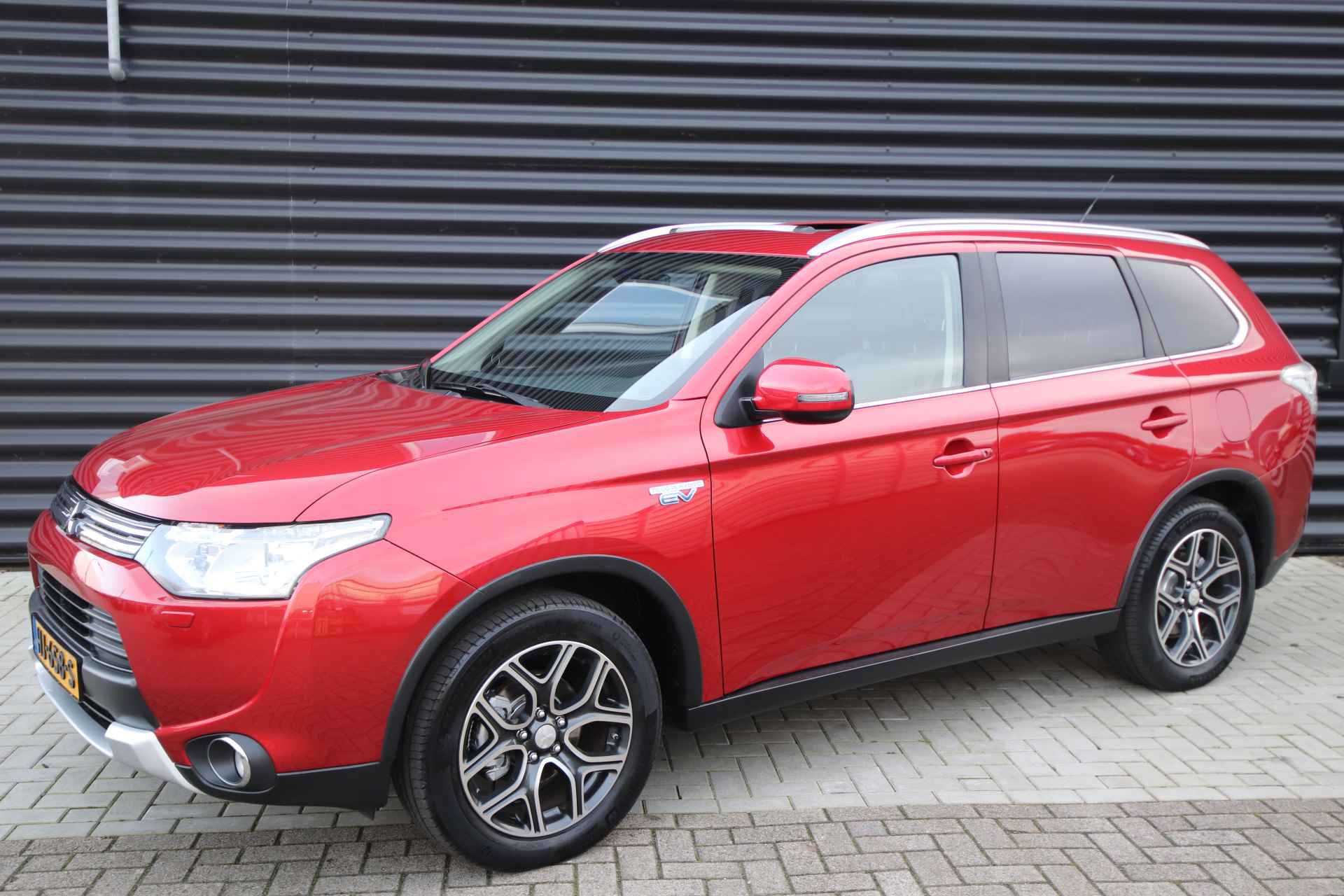 Mitsubishi Outlander 2.0 PHEV Limited Edition X-Line Schuif-/kanteldak, Trekhaak, Navigatie - 33/75