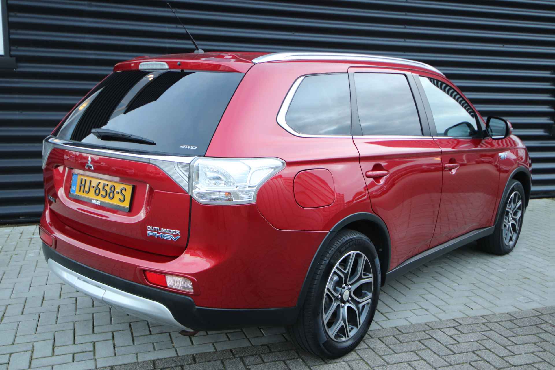 Mitsubishi Outlander 2.0 PHEV Limited Edition X-Line Schuif-/kanteldak, Trekhaak, Navigatie - 62/75