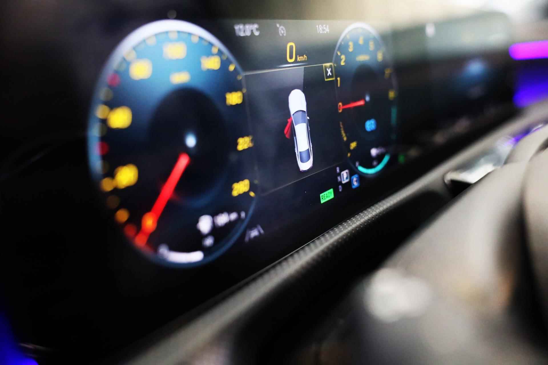 Mercedes-Benz CLA-klasse 250 e AMG Line / AUT / Digital Cockpit / Cruise Control / Sfeerverlichting / 360 Camera / Open Panoramada - 9/48