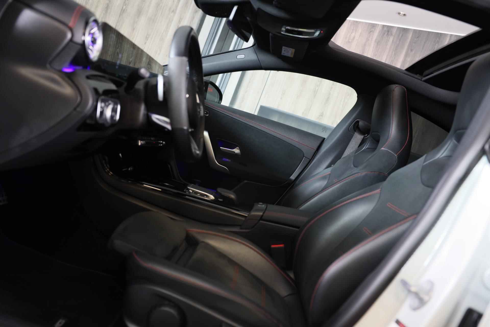 Mercedes-Benz CLA-klasse 250 e AMG Line / AUT / Digital Cockpit / Cruise Control / Sfeerverlichting / 360 Camera / Open Panoramada - 10/48