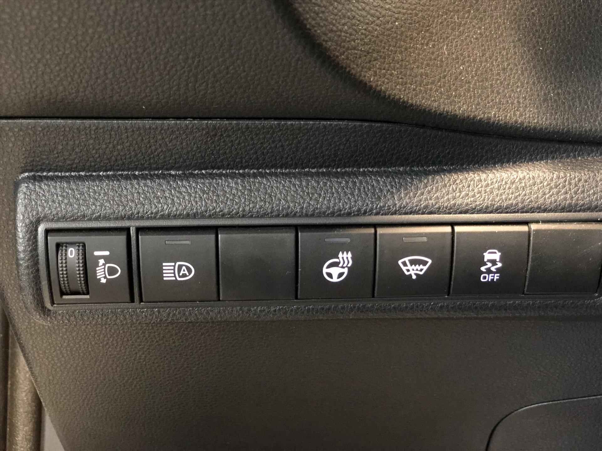 Toyota Corolla Touring Sports 1.8 Hybrid Business | Eerste eigenaar, Apple CarPlay/Android Auto, LED, DAB, Stoel + Stuurverwarming - 24/36