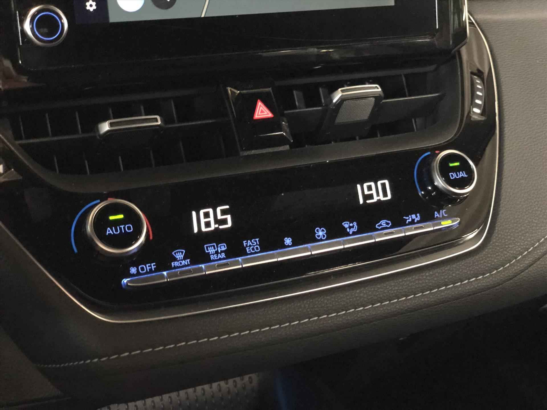 Toyota Corolla Touring Sports 1.8 Hybrid Business | Eerste eigenaar, Apple CarPlay/Android Auto, LED, DAB, Stoel + Stuurverwarming - 30/36