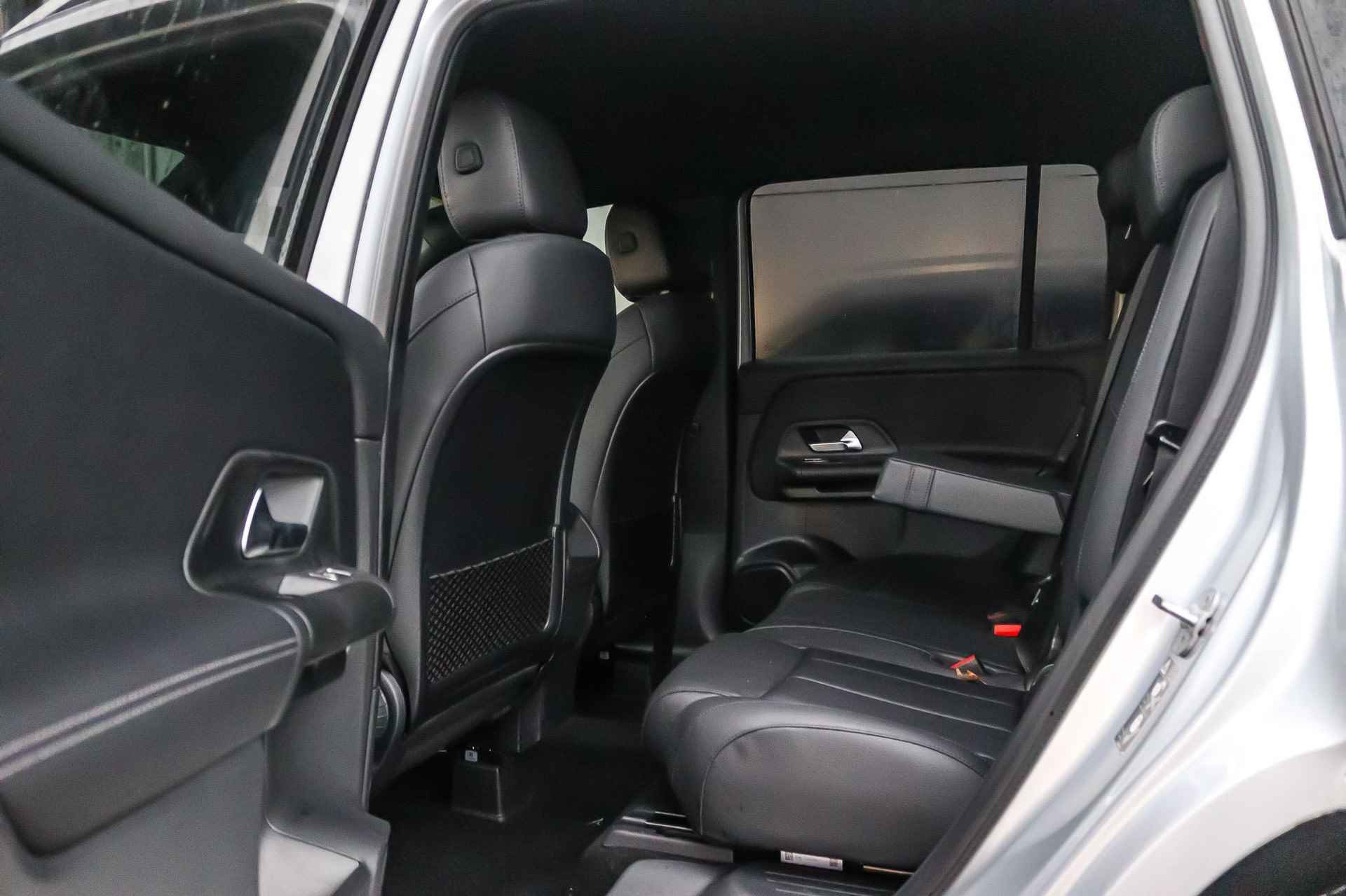 Mercedes-Benz GLB GLB 180 Automaat Business Line | Advantage Pakket | Stoelverwarming | LED | Parktronic | Camera | Spiegelpakket | Zitcomfortpakket - 26/32