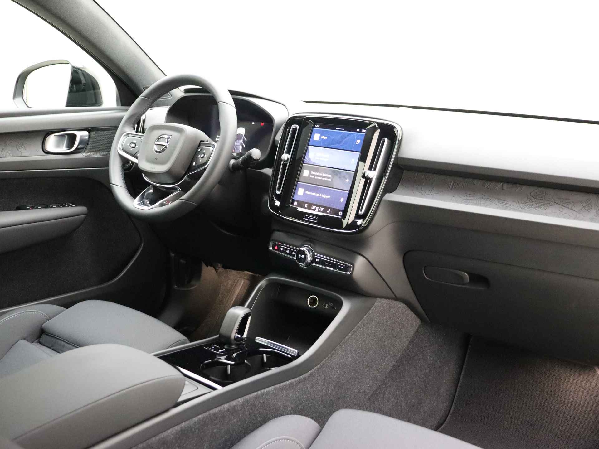 Volvo C40 Recharge 232pk Plus / Panoramadak / Stoel + Stuurw. Verwarming / Adapt. Cruise / BLIS / Keyless / DAB / 19'' / PDC + CAM /  Elektr. Achterklep / - 3/38