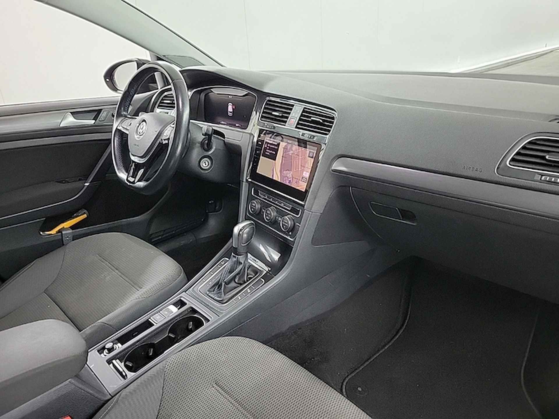 Volkswagen e-Golf E-DITION (136 PK) 1e-Eig. Volkswagen-Dealer-Onderh. BOVAG-Garantie, NL-Auto. Warmtepomp, Navigatie/Apple-Carplay/Android-Auto, Adaptive-Cruisecontrol, Parkeersensoren-V+A, DAB, Premium-Audio, Licht-Zicht-Pakket, Lm-Velgen-17Inch, Privacy-Glas - 7/20