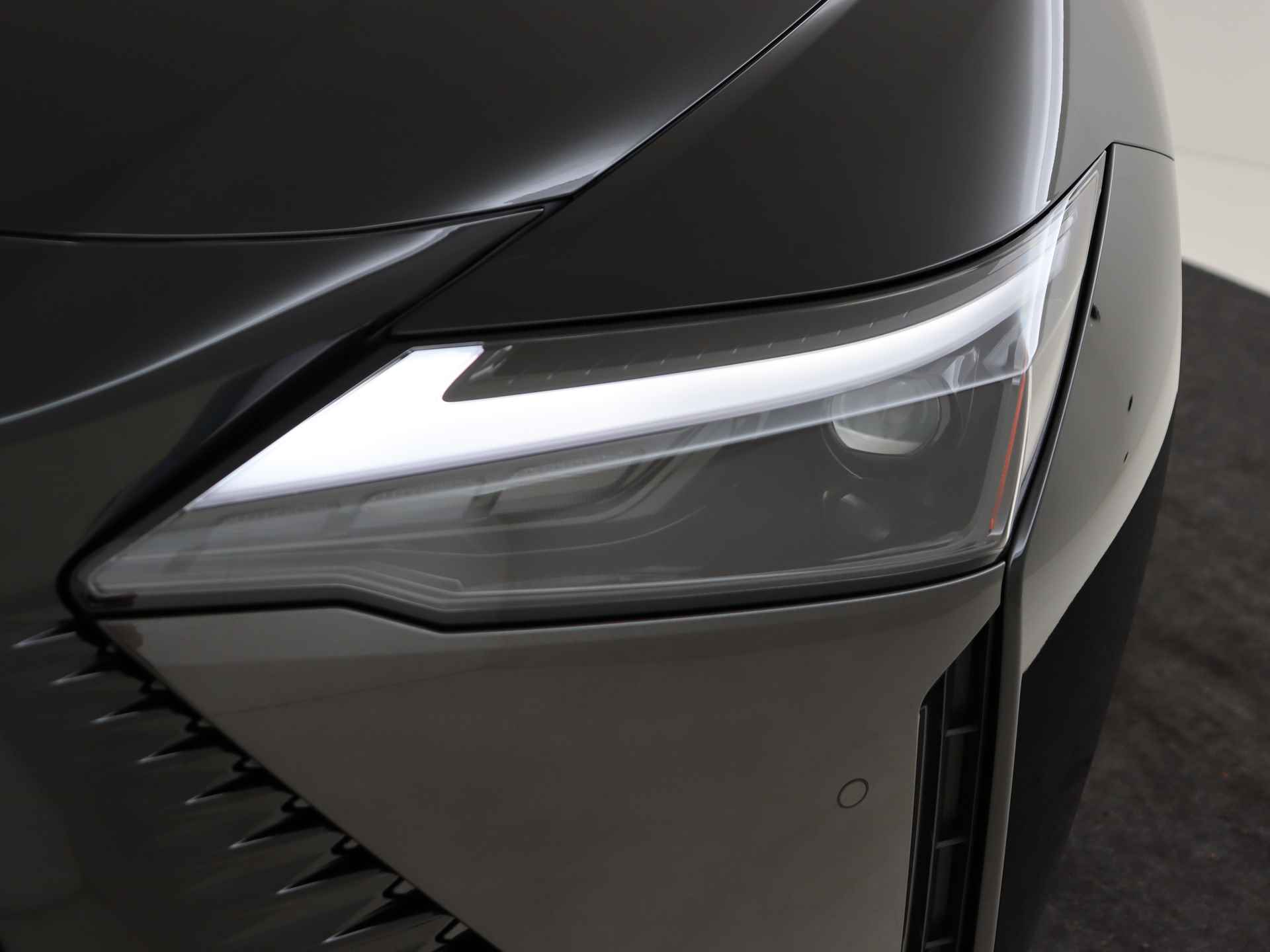 Lexus RZ 450e Executive Line | Panoramisch dak | Lederen Bekleding | Elektrische Stoelen | - 19/38