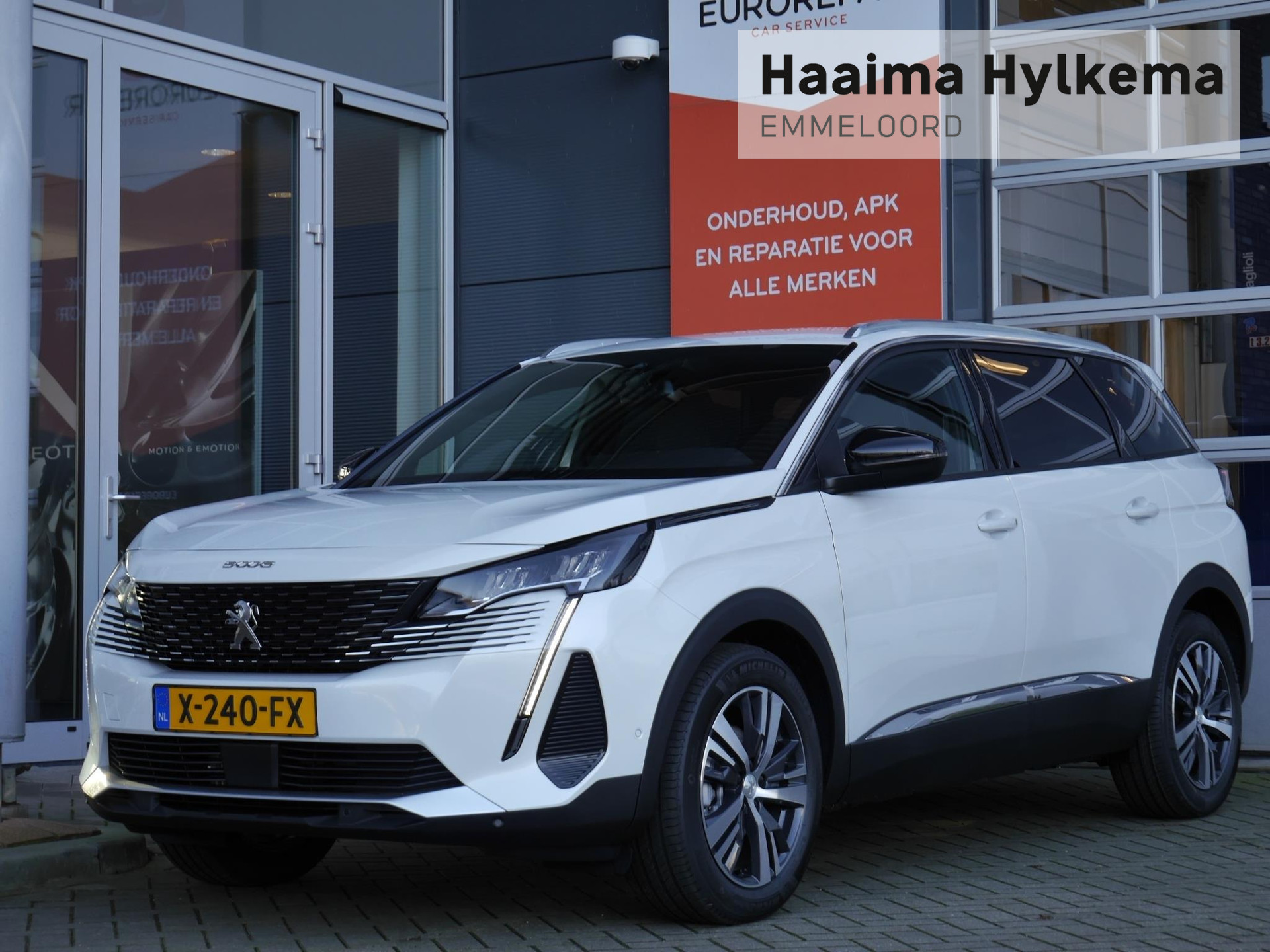 Peugeot 5008 1.2 Hybrid Allure Pack Business | Nieuwe auto | 7 zits | Stoelverwarming | Keyless entry en start | Draadloze telefoonlader | Parkeersensoren voor en achter | Camera | Lichtmetalen velgen |