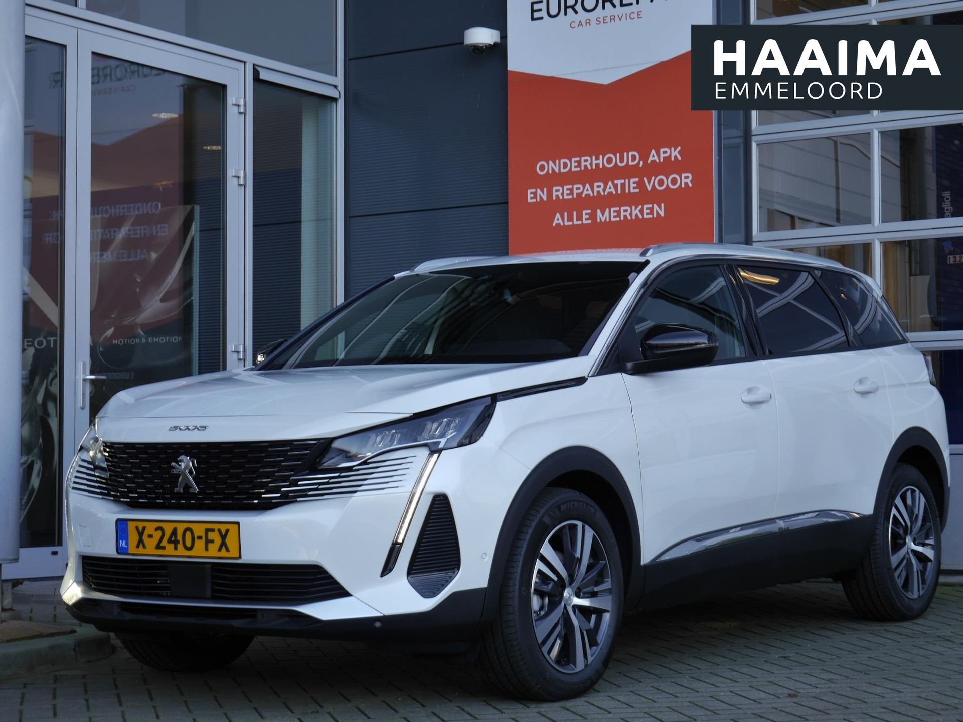 Peugeot 5008 1.2 Hybrid Allure Pack Business | Nieuwe auto | 7 zits | Stoelverwarming | Keyless entry en start | Draadloze telefoonlader | Parkeersensoren voor en achter | Camera | Lichtmetalen velgen |