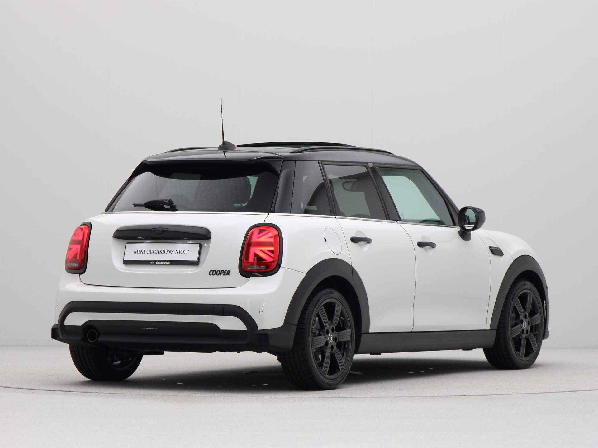 MINI 5-deurs Cooper Camden Edition Aut. - 10/24