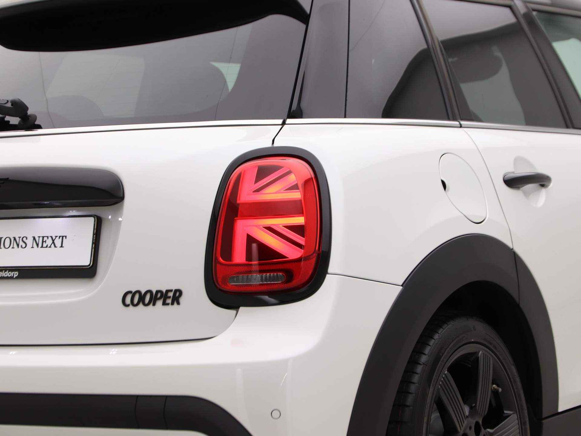 MINI 5-deurs Cooper Camden Edition Aut. - 20/24