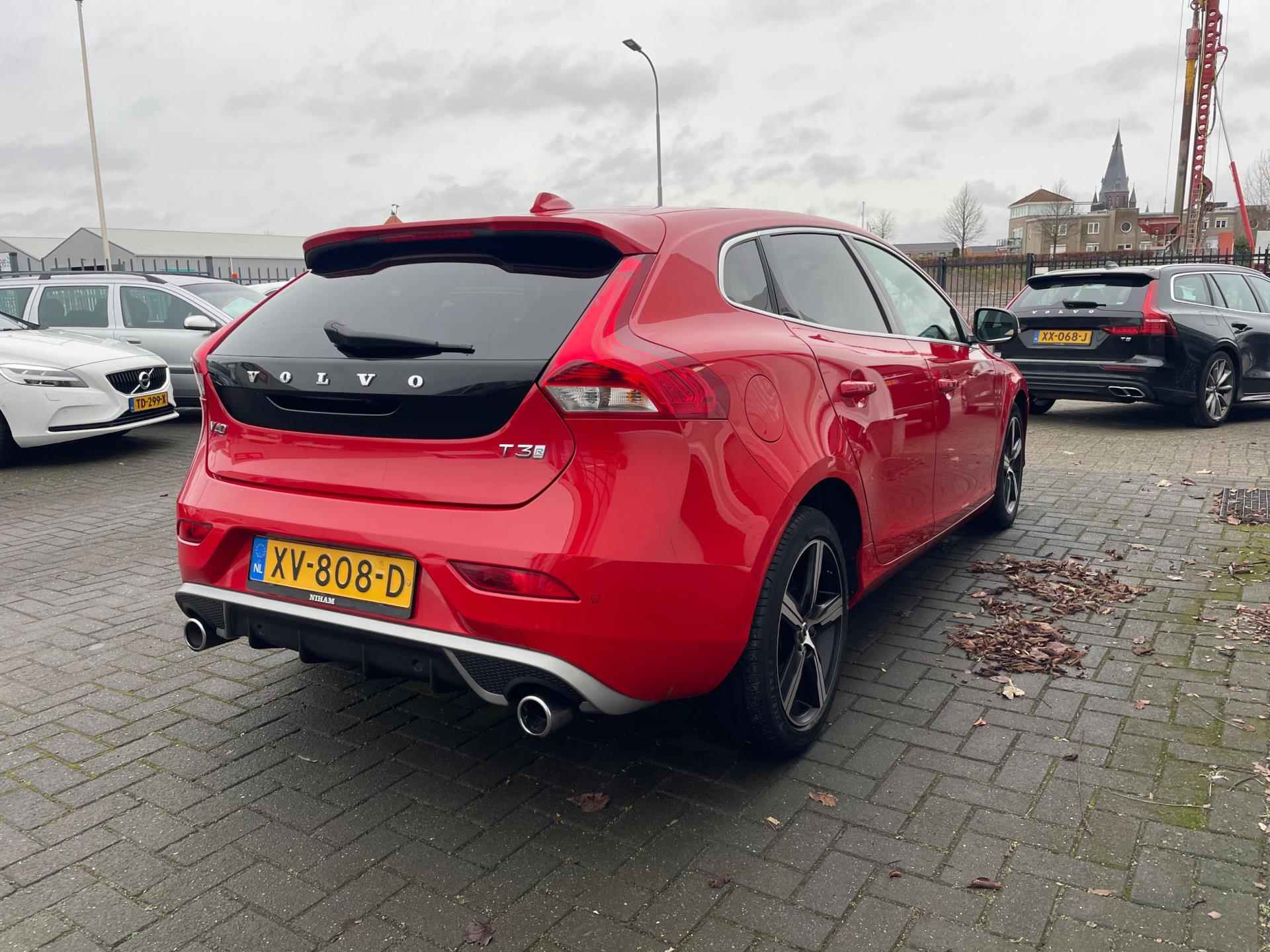 Volvo V40 1.5 T3 Polar+ Sport - 8/17