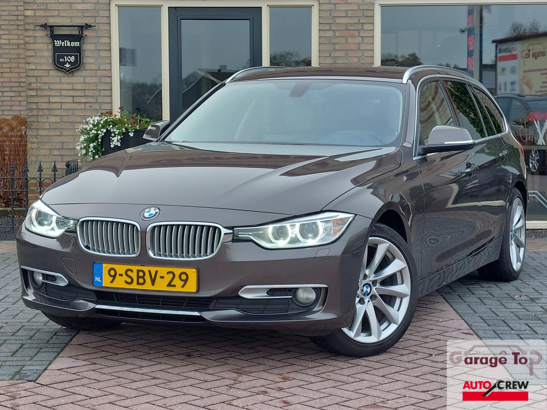 BMW 3-serie Touring 316i Executive | Leer | Navi | PDC | 18" LMV | NAP bij viaBOVAG.nl