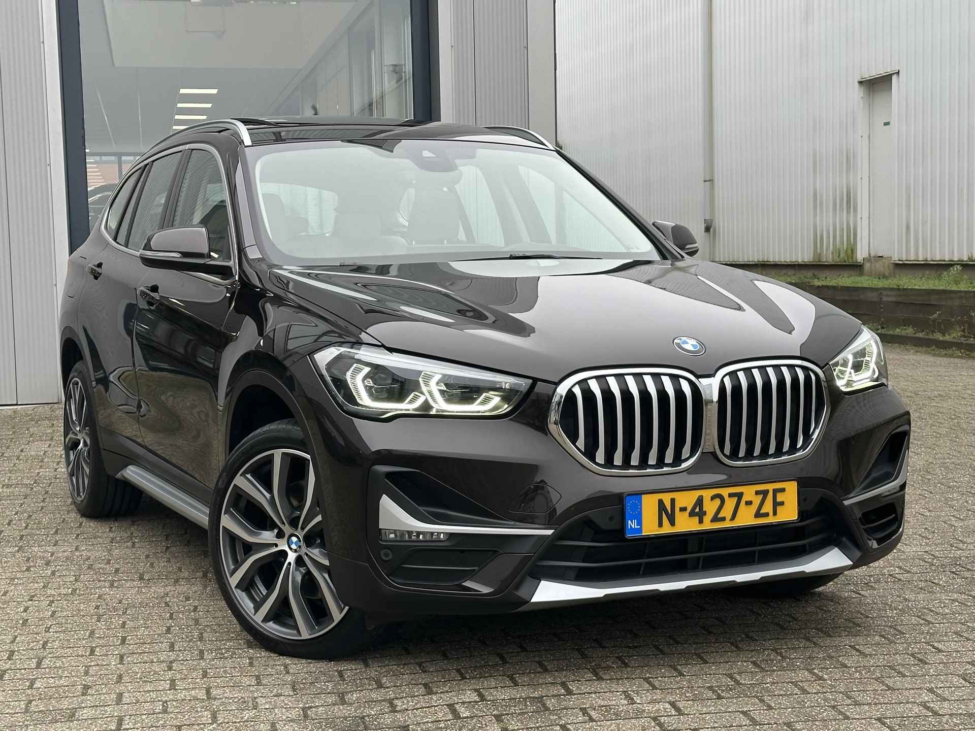 BMW X1 sDrive20i 178pk Business Edition Plus | Head-up/Leder/Sportstoel/Navi/Camera/19-inch - 26/59