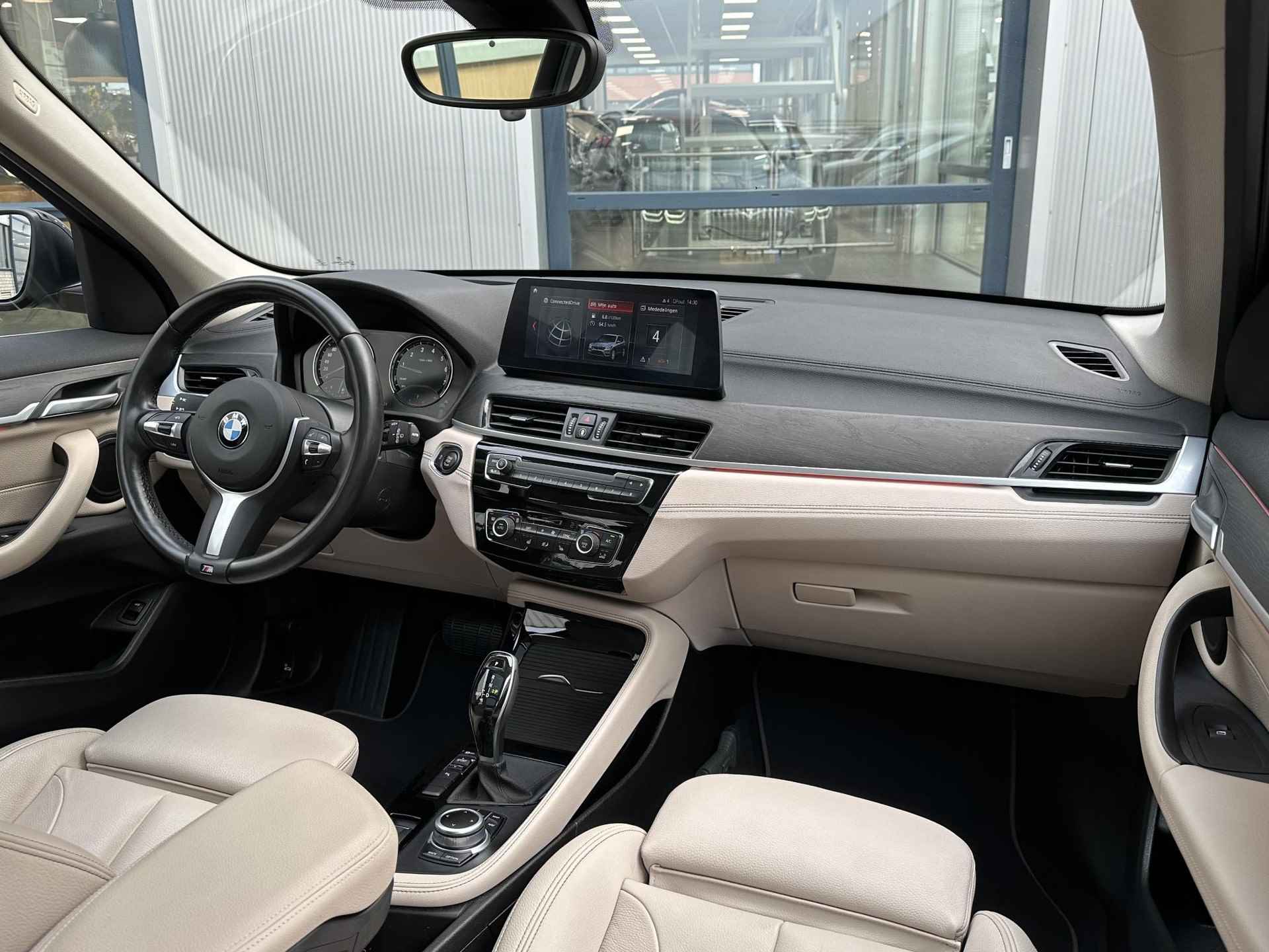 BMW X1 sDrive20i 178pk Business Edition Plus | Head-up/Leder/Sportstoel/Navi/Camera/19-inch - 38/59