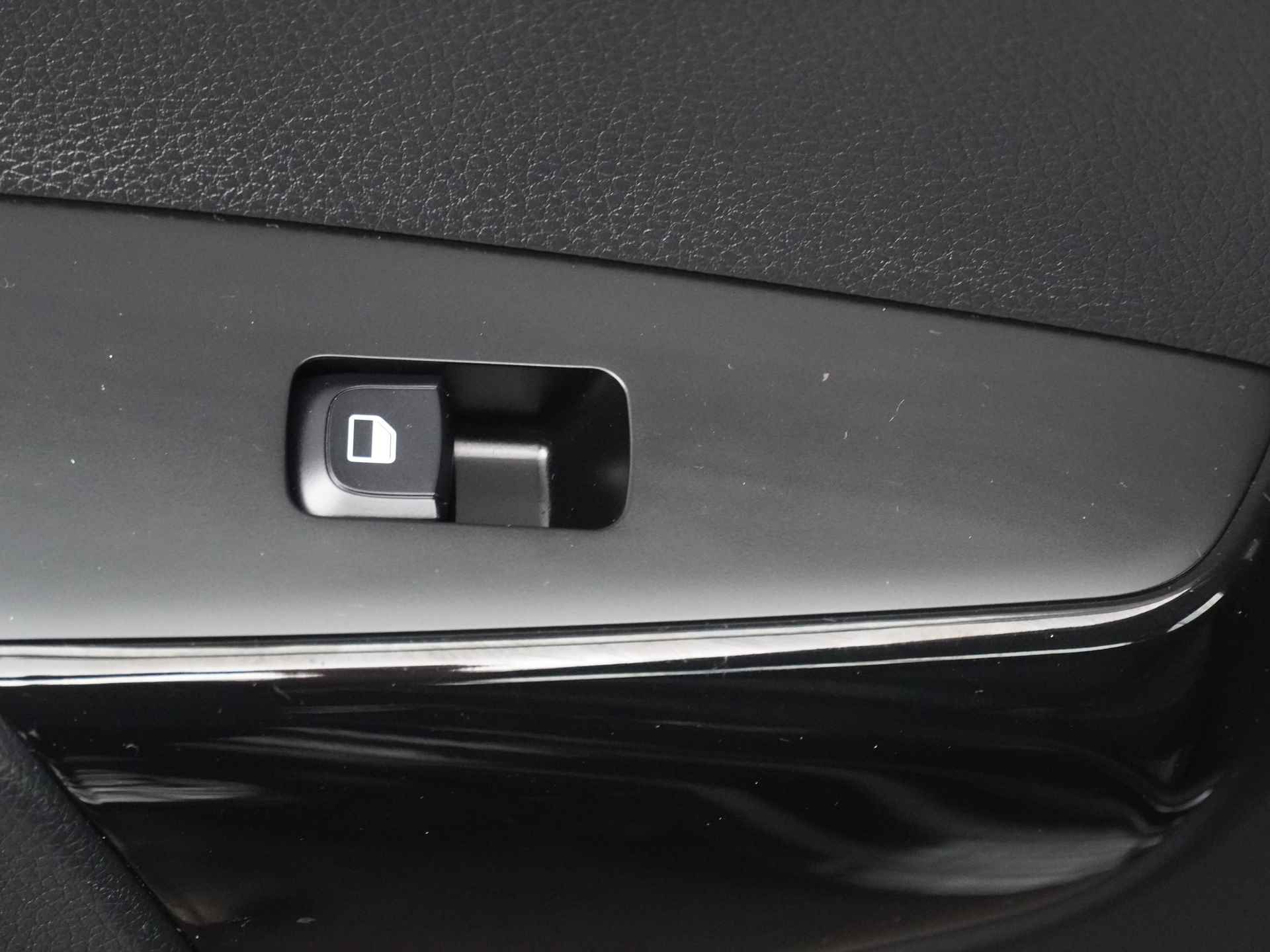Kia Picanto 1.0 DPi DynamicLine - Achteruitrijcamera - Airco - Cruise Control - Apple Carplay/Android Auto - Fabrieksgarantie Tot 2030 - 35/50