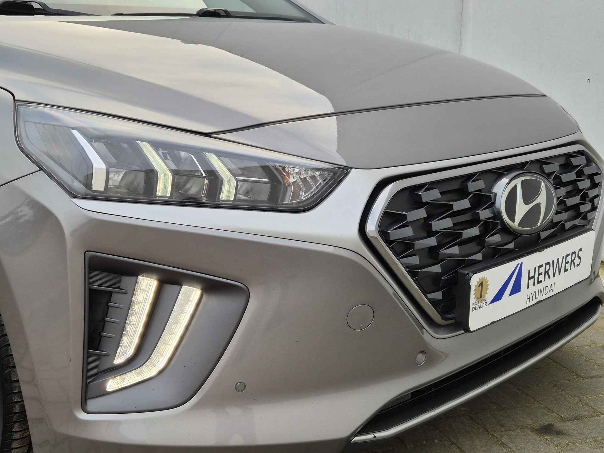 Hyundai IONIQ 1.6 GDi PHEV Comfort Automaat / Apple Carplay Android Auto / Achteruitrijcamera / Climate control / Keyless Entry/Start / Lichtmetalen wielen 16“ / - 45/50