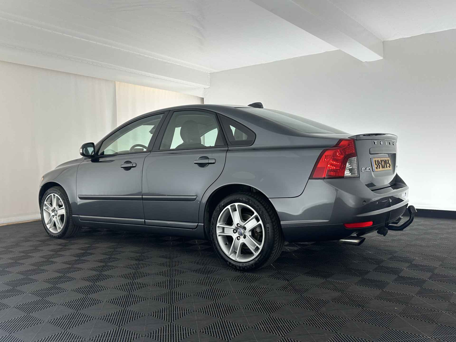 Volvo S40 2.4 D5 Momentum Business-Line-Pack *VOLLEDER | NAVI-FULLMAP | XENON | MEMORY-PACK | CRUISE | ECC | PDC | COMFORT-SEATS | 17"ALU* - 4/27