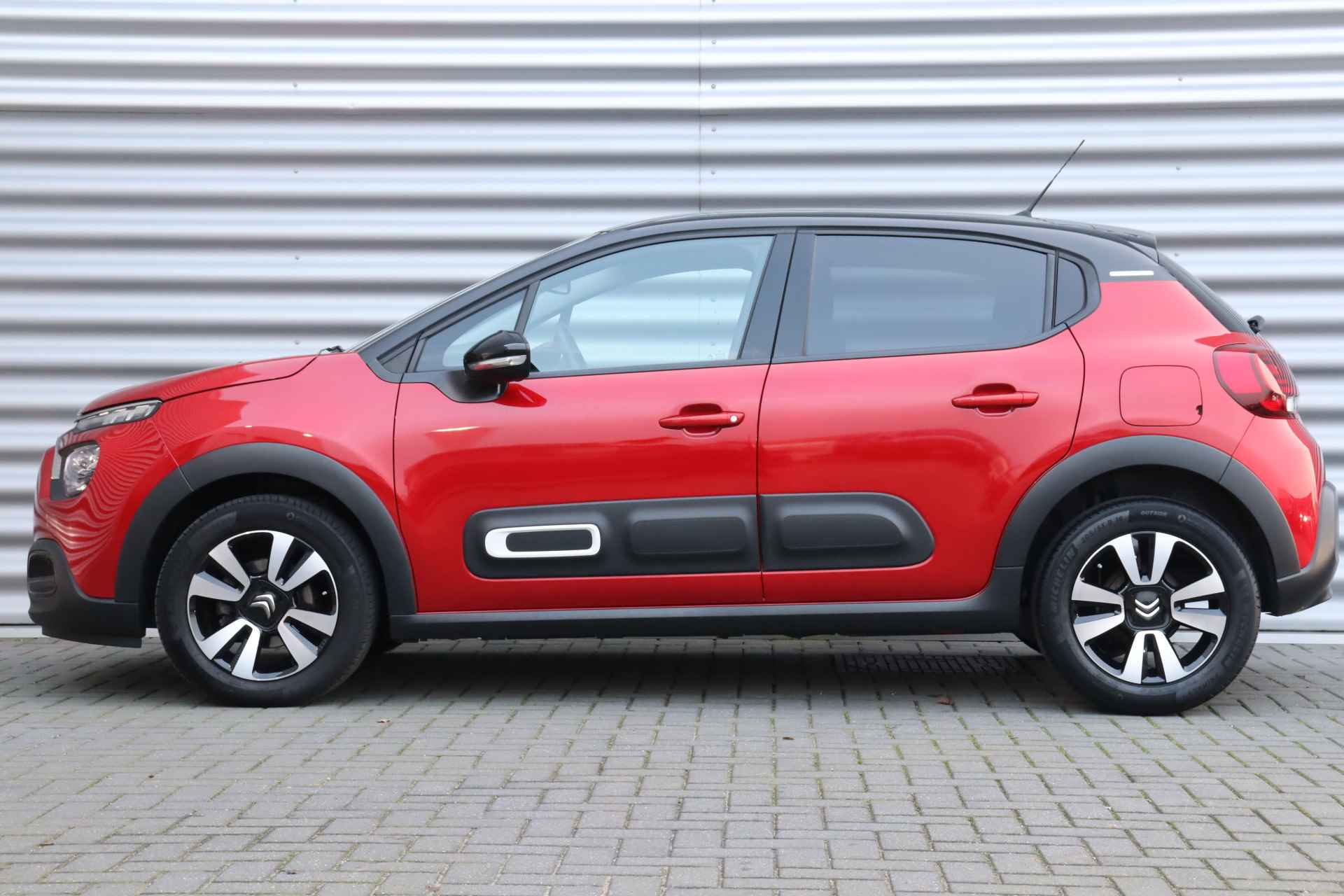 Citroën C3 1.2 PURETECH 83PK 5-DRS SHINE / NAVI / CLIMA / LED / PDC / 16" LMV / BLUETOOTH / CRUISECONTROL / 1E EIGENAAR / NIEUWSTAAT !! - 2/34