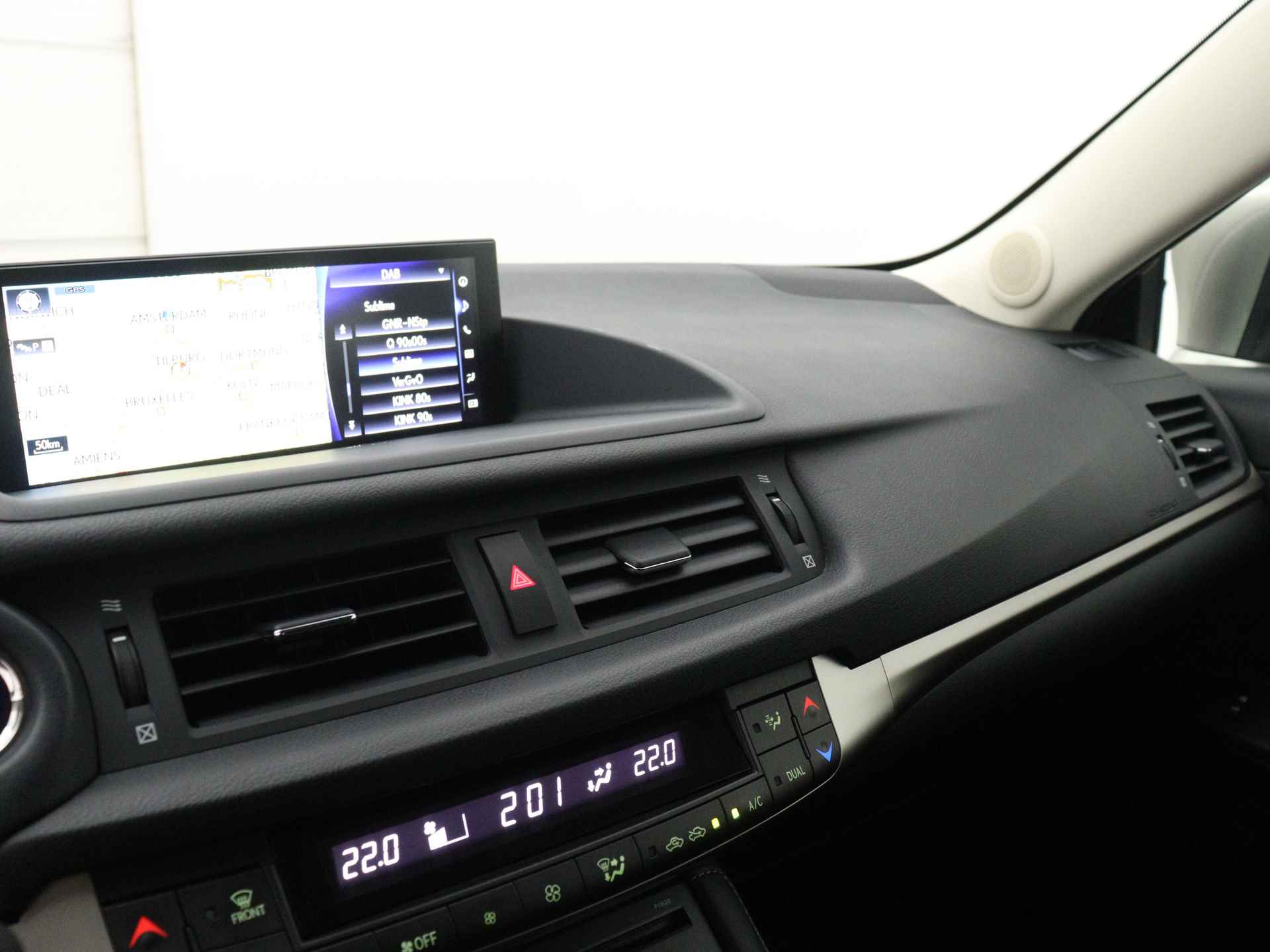 Lexus CT 200h Ultimate Edition | Navigatie | Camera | LM velgen | Cruise Control Adaptief | Climate Control | - 8/43