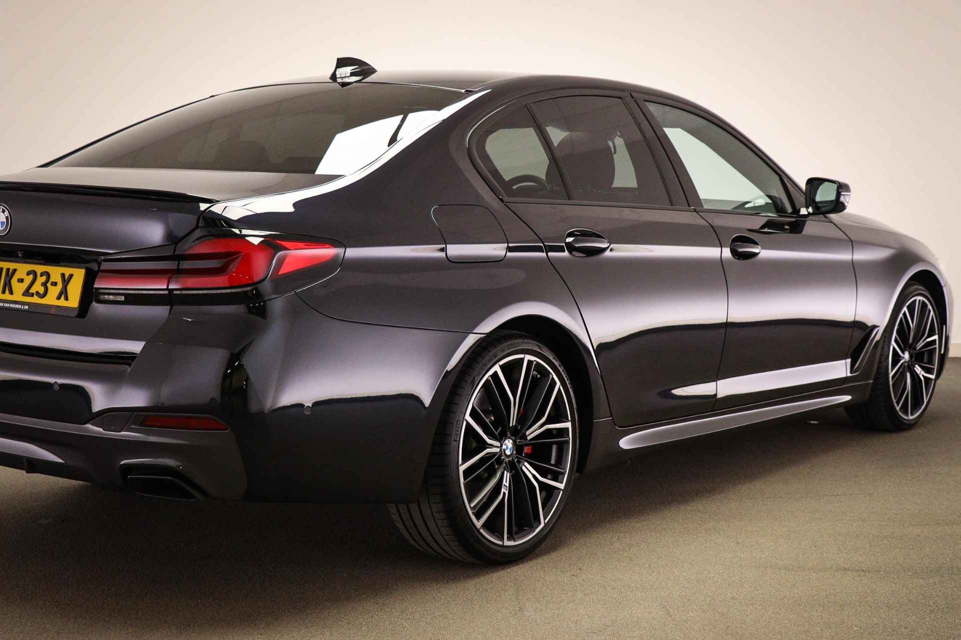 BMW 5-serie 545e xDrive M-Sport High Executive | DRIVING ASSISTANT / AUDIO MEDIA / COMFORT ACCES- PACK | HEAD UP | 360 CAMERA | 20" - 30/74