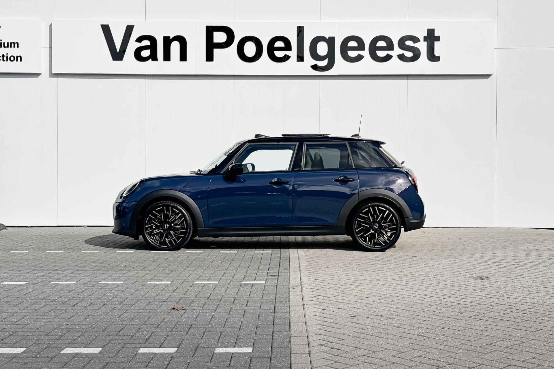 MINI 5-deurs Cooper C Favoured | Pakket M | Dak en spiegelkappen in Jetblack - 2/23