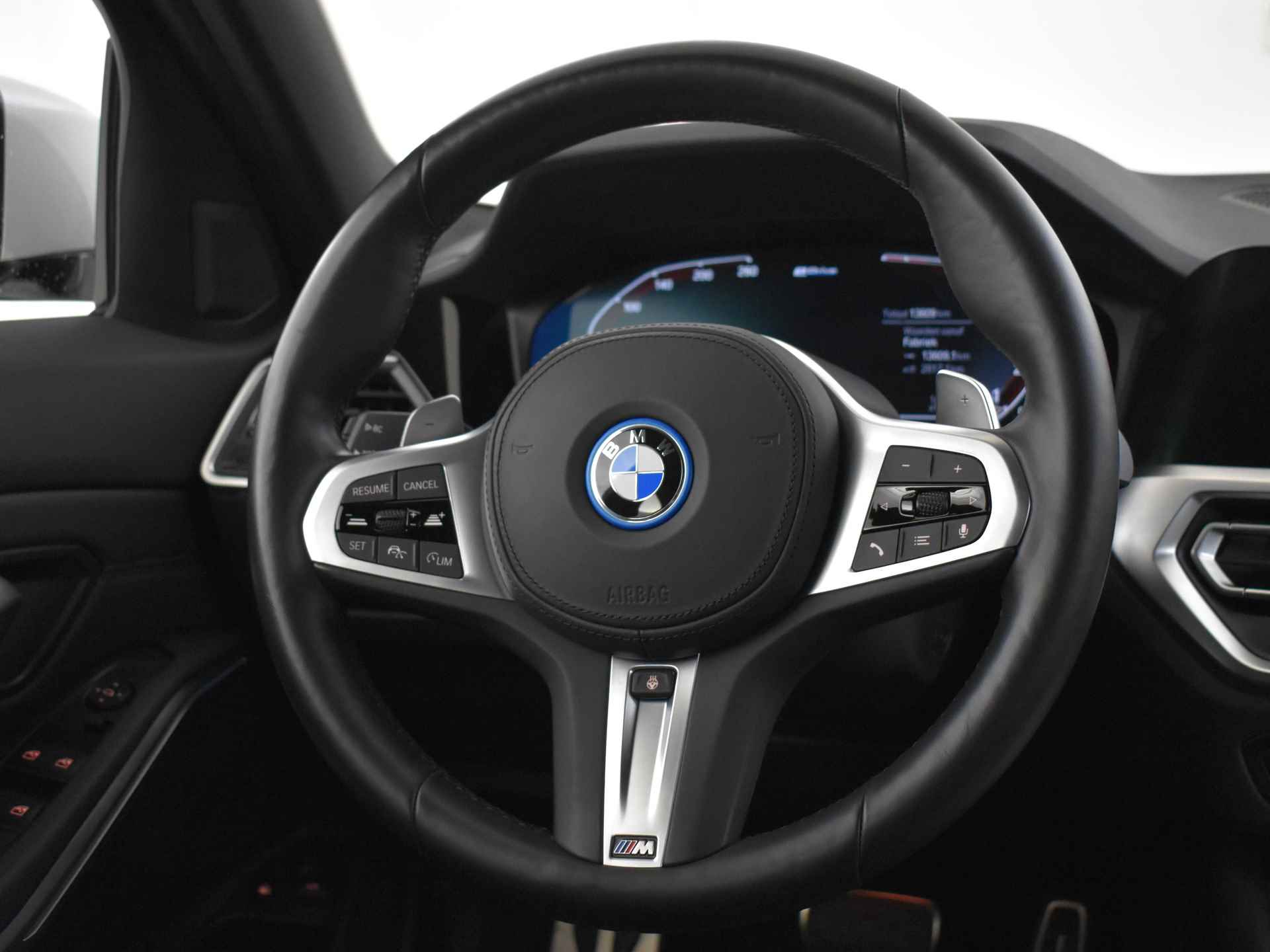 BMW 3 Serie Touring 330e High Executive M Sport Automaat / Trekhaak / Sportstoelen / Active Cruise Control / LED / Parking Assistant / Live Cockpit Professional - 20/49