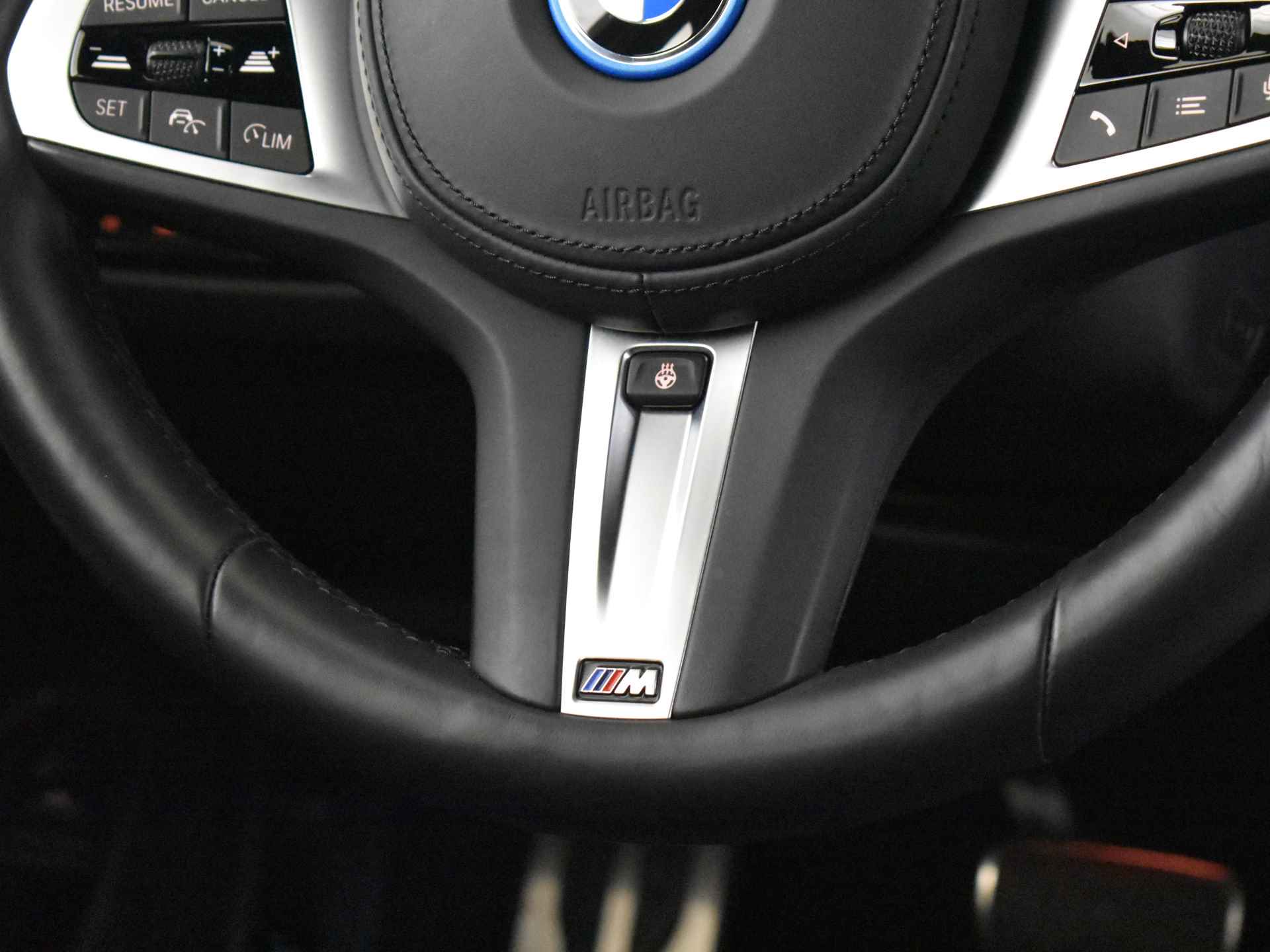BMW 3 Serie Touring 330e High Executive M Sport Automaat / Trekhaak / Sportstoelen / Active Cruise Control / LED / Parking Assistant / Live Cockpit Professional - 23/49