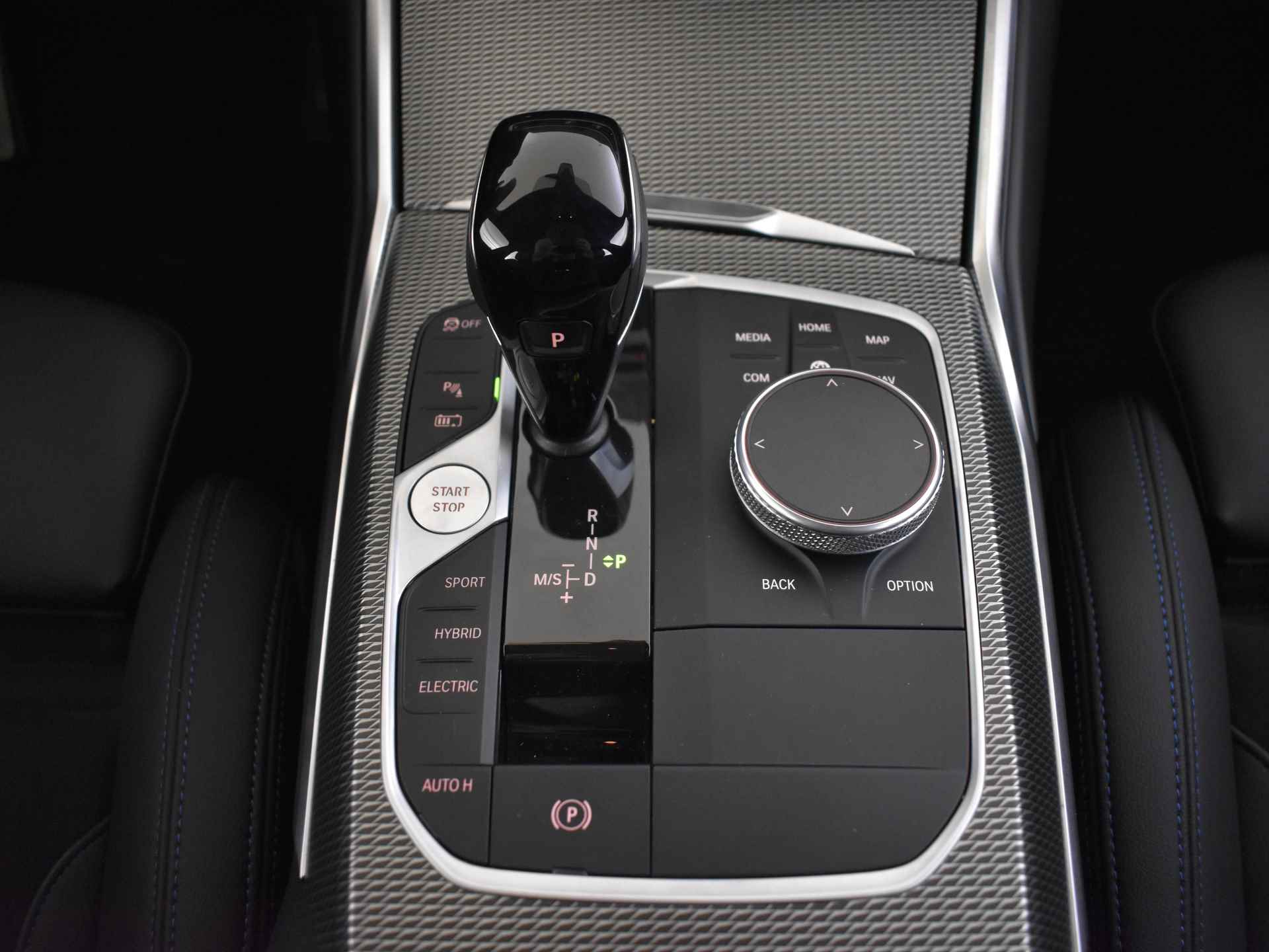 BMW 3 Serie Touring 330e High Executive M Sport Automaat / Trekhaak / Sportstoelen / Active Cruise Control / LED / Parking Assistant / Live Cockpit Professional - 27/49
