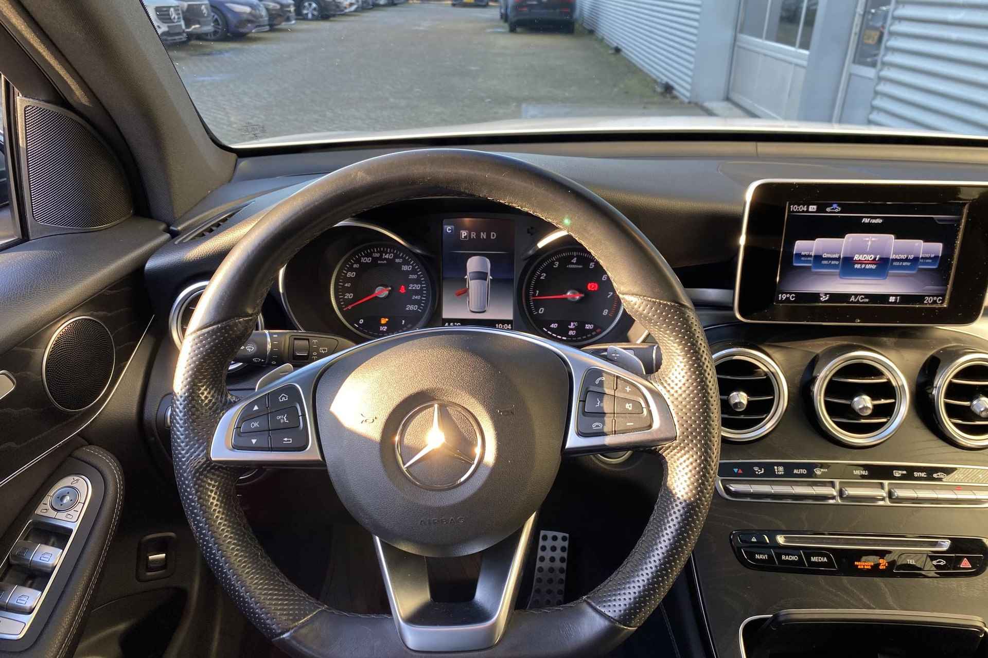 Mercedes-Benz GLC GLC 250 Automaat 4MATIC Business Solution AMG | Panoramadak | Sfeerverlichting | Stoelverwarming | Parktronic | LED | Trekhaak | Spiegelpakket - 10/44