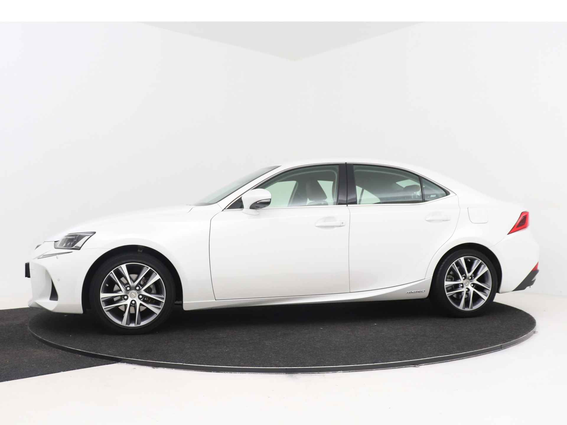 Lexus IS 300h Hybrid Business Line Pro | Leer | Stoelverwarming | Premium Navigatie | Safety System+ | - 4/45