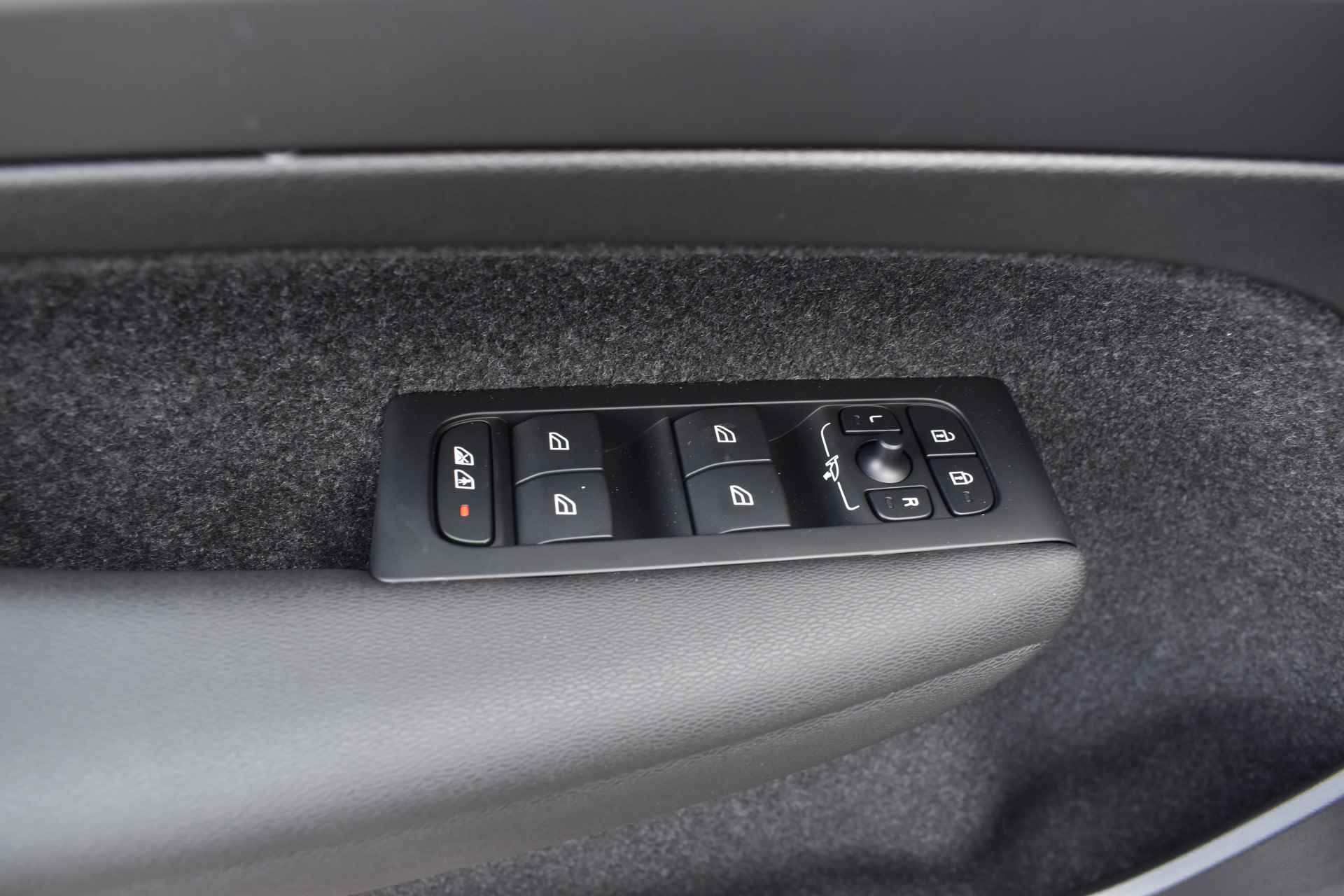 Volvo C40 Recharge 231pk Automaat Plus | NIEUW | Direct leverbaar | Camera | Google Navi | Stoel/Stuur Verwarming | - 23/40
